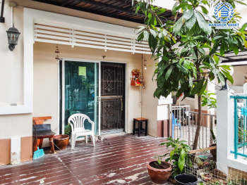 บ้านแฝดมือสองนนทบุรี ย่านบางกรวย ม.แลนซิโอ วงแหวน-พระราม 5 หลังมุม เนื้อที่ 46 ตร.ว สภาพดี พร้อมขายกับฟังก์ชัน 3 ห้องนอน 2 ห้องน้ำ 1 ที่จอดรถ เดินทางสะดวกมีรถประจำทางผ่านตลอด ใกล้ตลาดและห้างสรรพสินค้า "พลัสมอล"