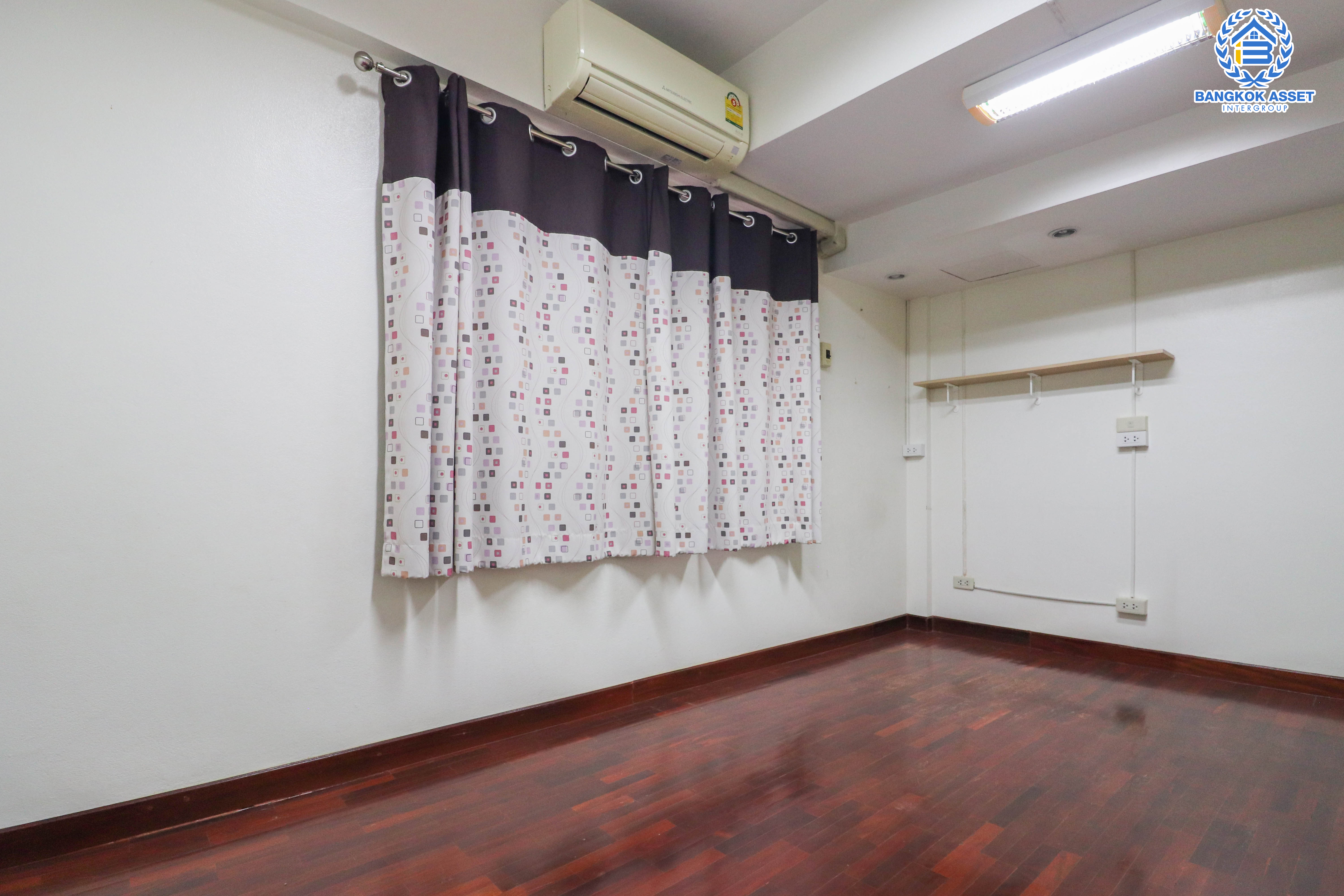 ทาวน์เฮ้าส์มือสอง นนทบุรี ม.ศุภาลัยวิลล์ รัตนาธิเบศร์ บนเนื้อที่ 18 ตร.ว. ฟังก์ชัน 3 ห้องนอน 3 ห้องน้ำ 1 ที่จอดรถ ภายในสภาพสวย พร้อมอยู่ ทำเลเยี่ยมสุดในย่าน! ใกล้เซ็นทรัลรัตนาธิเบศร์, รถไฟฟ้าสายสีม่วง "สถานีศูนย์ราชการนนทบุรี" และจุดขึ้นทางด่วน "งามวงศ์วาน" จองเลย!