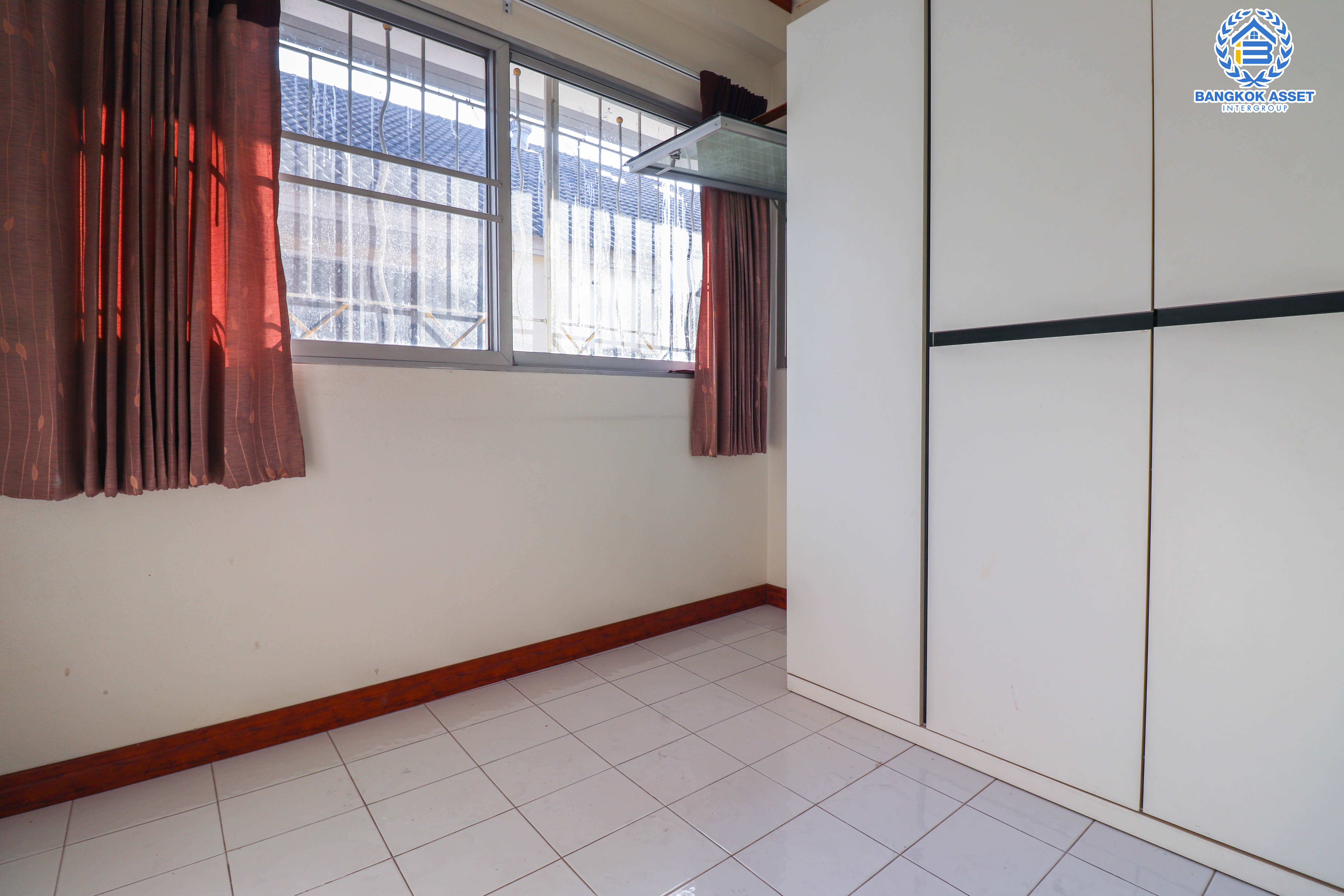 ทาวน์เฮ้าส์มือสอง นนทบุรี ม.ศุภาลัยวิลล์ รัตนาธิเบศร์ บนเนื้อที่ 18 ตร.ว. ฟังก์ชัน 3 ห้องนอน 3 ห้องน้ำ 1 ที่จอดรถ ภายในสภาพสวย พร้อมอยู่ ทำเลเยี่ยมสุดในย่าน! ใกล้เซ็นทรัลรัตนาธิเบศร์, รถไฟฟ้าสายสีม่วง "สถานีศูนย์ราชการนนทบุรี" และจุดขึ้นทางด่วน "งามวงศ์วาน" จองเลย!