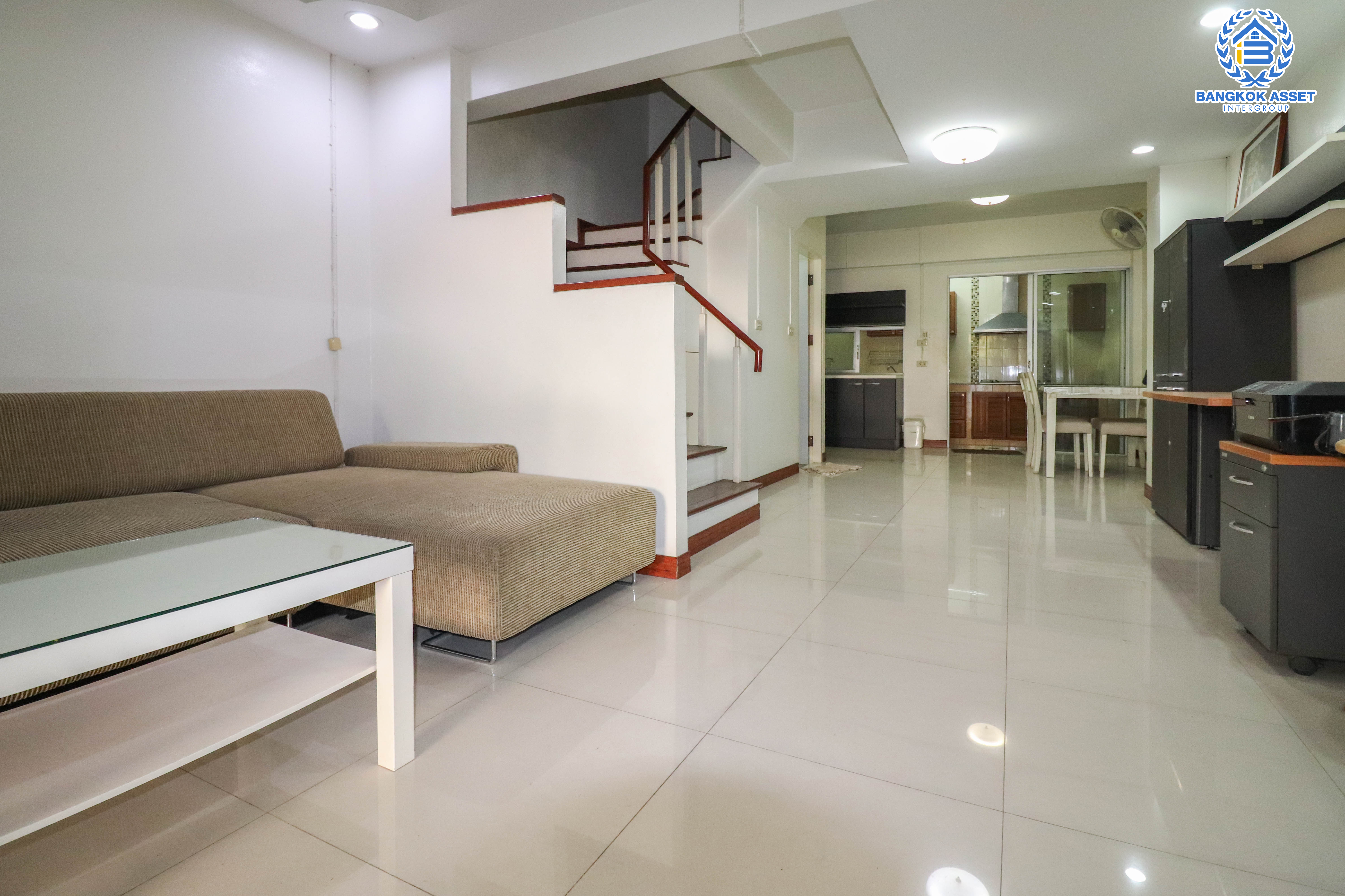 ทาวน์เฮ้าส์มือสอง นนทบุรี ม.ศุภาลัยวิลล์ รัตนาธิเบศร์ บนเนื้อที่ 18 ตร.ว. ฟังก์ชัน 3 ห้องนอน 3 ห้องน้ำ 1 ที่จอดรถ ภายในสภาพสวย พร้อมอยู่ ทำเลเยี่ยมสุดในย่าน! ใกล้เซ็นทรัลรัตนาธิเบศร์, รถไฟฟ้าสายสีม่วง "สถานีศูนย์ราชการนนทบุรี" และจุดขึ้นทางด่วน "งามวงศ์วาน" จองเลย!