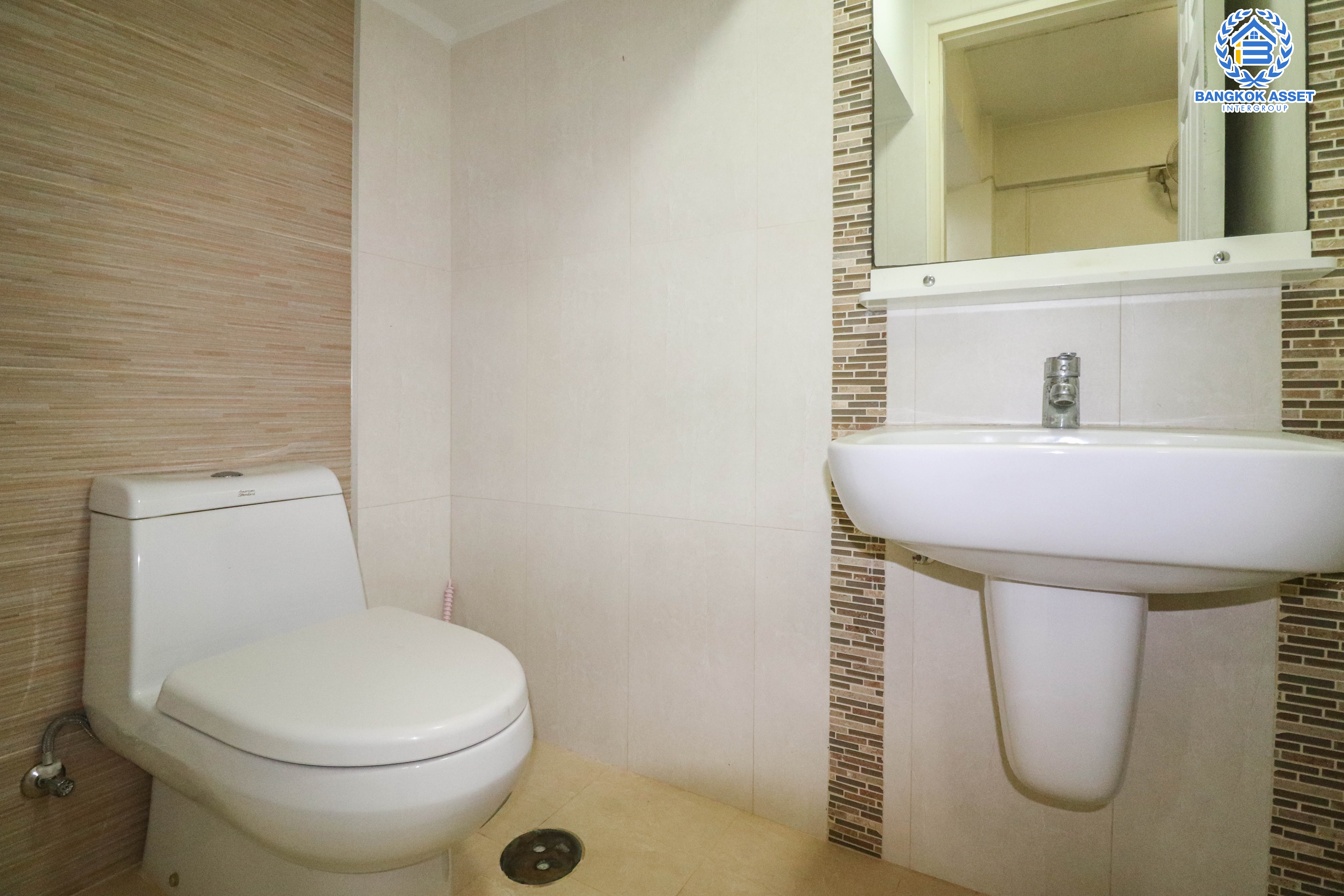 ทาวน์เฮ้าส์มือสอง นนทบุรี ม.ศุภาลัยวิลล์ รัตนาธิเบศร์ บนเนื้อที่ 18 ตร.ว. ฟังก์ชัน 3 ห้องนอน 3 ห้องน้ำ 1 ที่จอดรถ ภายในสภาพสวย พร้อมอยู่ ทำเลเยี่ยมสุดในย่าน! ใกล้เซ็นทรัลรัตนาธิเบศร์, รถไฟฟ้าสายสีม่วง "สถานีศูนย์ราชการนนทบุรี" และจุดขึ้นทางด่วน "งามวงศ์วาน" จองเลย!