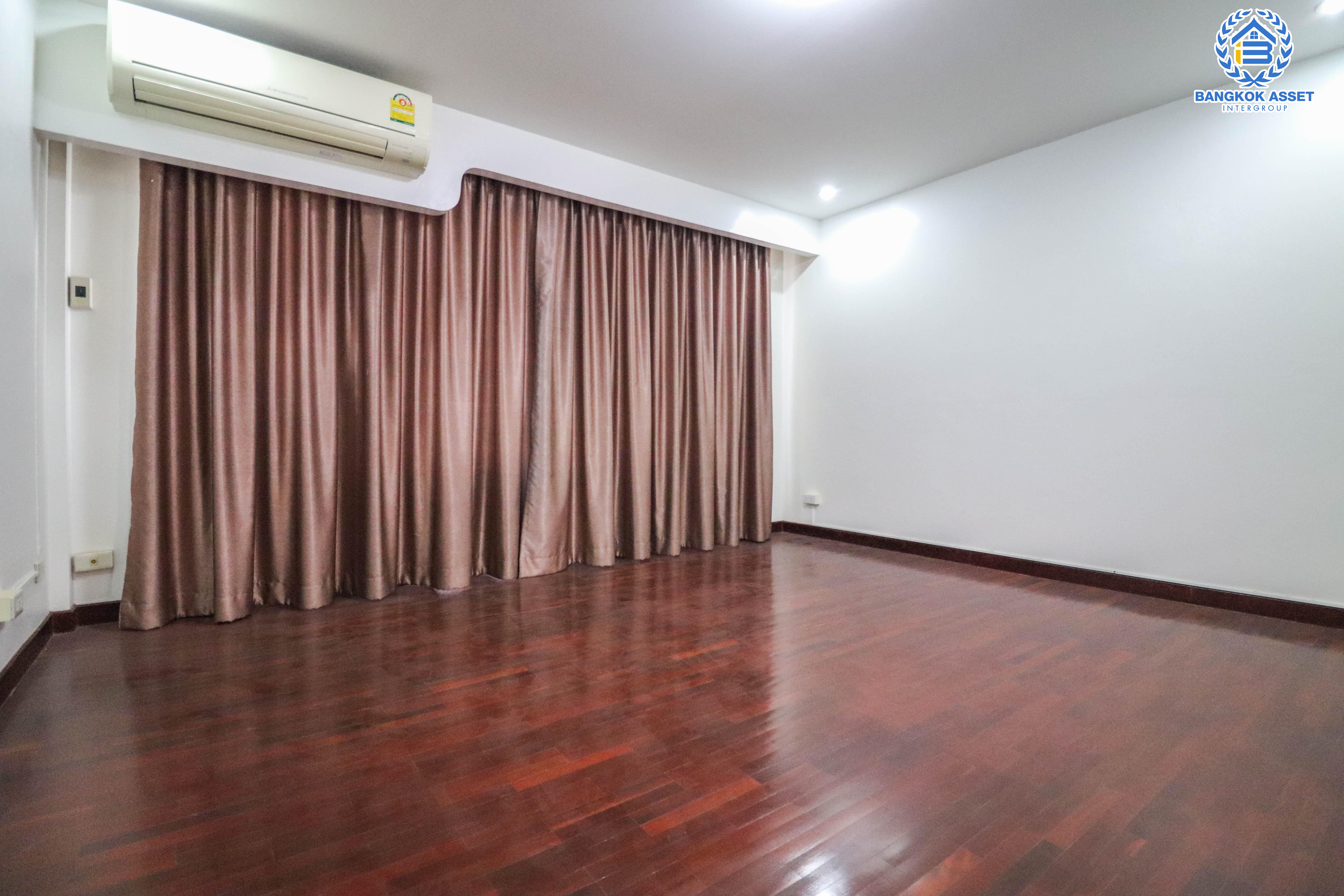 ทาวน์เฮ้าส์มือสอง นนทบุรี ม.ศุภาลัยวิลล์ รัตนาธิเบศร์ บนเนื้อที่ 18 ตร.ว. ฟังก์ชัน 3 ห้องนอน 3 ห้องน้ำ 1 ที่จอดรถ ภายในสภาพสวย พร้อมอยู่ ทำเลเยี่ยมสุดในย่าน! ใกล้เซ็นทรัลรัตนาธิเบศร์, รถไฟฟ้าสายสีม่วง "สถานีศูนย์ราชการนนทบุรี" และจุดขึ้นทางด่วน "งามวงศ์วาน" จองเลย!