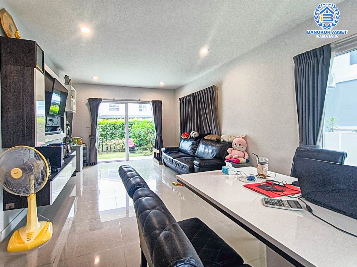 บ้านเดี่ยวมือสองสมุทรสาคร ม.คณาสิริ พระราม2-วงแหวน เนื้อที่กว้างสุดคุ้ม 50 ตร.ว พร้อมฟังก์ชัน 3 ห้องนอน 3 ห้องน้ำ 2 ที่จอดรถ เหมาะสำหรับทุกครอบครัว สภาพบ้านสวย และสะอาด แถมฟรี! เครื่องปรับอากาศ 4 เครื่อง ที่สุดแห่งการเดินทาง ใกล้จุดขึ้นทางด่วน "พระราม 2"