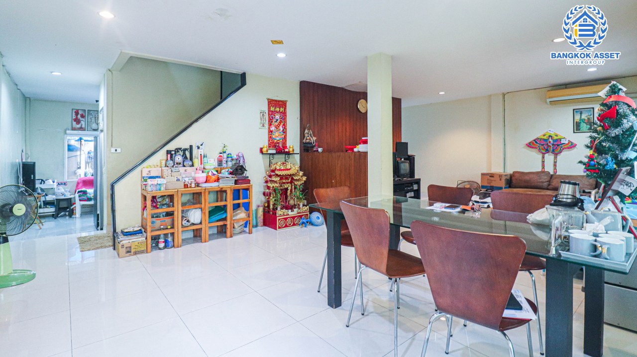 *****ทาวน์เฮาส์มือสองนนทบุรี ม.พุทธชาด บางบัวทอง เนื้อที่ 34 ตร.ว 2 หลังคู่ พร้อมขาย กับฟังก์ชัน 4 ห้องนอน 3 ห้องน้ำ 2 ที่จอดรถ สภาพแวดล้อมสะอาดและร่มเย็น มีพื้นที่สีเขียวภายในโครงการ ใกล้ห้างสรรพสินค้า "เซ็นทรัลเวสเกต" "อิเกีย" และโครงการรถไฟฟ้าสายสีม่วง "สถานีบางพลู"