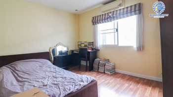 *****ทาวน์เฮาส์มือสองนนทบุรี ม.พุทธชาด บางบัวทอง เนื้อที่ 34 ตร.ว 2 หลังคู่ พร้อมขาย กับฟังก์ชัน 4 ห้องนอน 3 ห้องน้ำ 2 ที่จอดรถ สภาพแวดล้อมสะอาดและร่มเย็น มีพื้นที่สีเขียวภายในโครงการ ใกล้ห้างสรรพสินค้า "เซ็นทรัลเวสเกต" "อิเกีย" และโครงการรถไฟฟ้าสายสีม่วง "สถานีบางพลู"