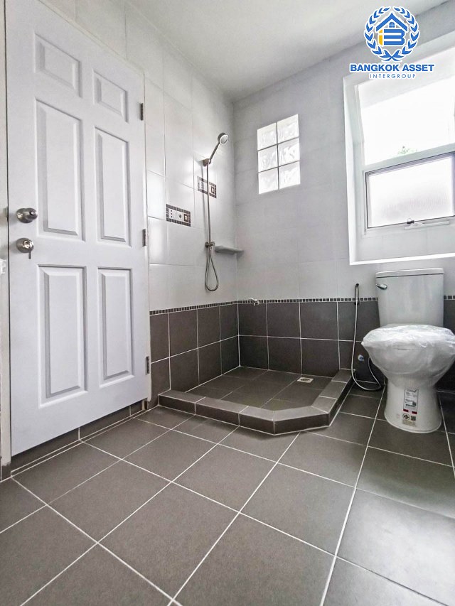 *****บ้านเดี่ยวมือสองนนทบุรี ม.ชลลดา วัดลาดปลาดุก หลังมุม เนื้อที่สูงสุดเกือบ 55 ตร.ว พร้อมฟังก์ชัน 3 ห้องนอน 2 ห้องน้ำ 2 ที่จอดรถ ตกแต่งใหม่ ที่สุดแห่งการเดินทาง เชื่อมต่อถนนกาญจนาภิเษก บ้านกล้วย-ไทรน้อย ใกล้ทางหลวง "หมายเลข 9"...