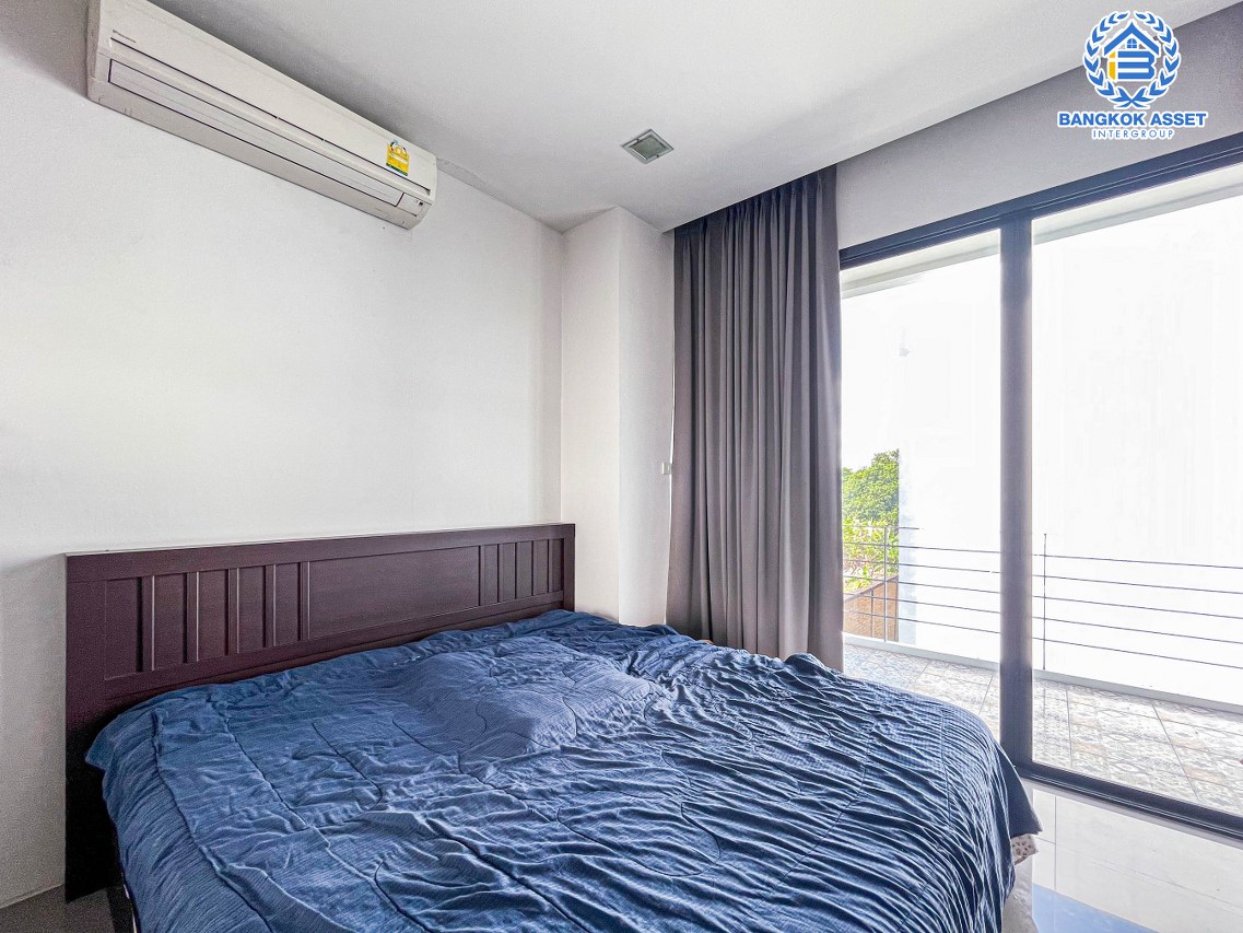 *****บ้านเดี่ยวมือสอง ม.บุษราคัมเรสซิเดนซ์ พุทธมณฑลสาย3 เนื้อที่กว้าง 119.20 ตร.ว. ฟังก์ชัน 5 ห้องนอน 3 ห้องน้ำ 4 ที่จอดรถ พื้นที่กว้างขวาง ภายในสภาพสวยงาม ตกแต่งสไตล์โมเดิน บนทำเลดี เชื่อมต่อถนนพุทธมณฑลสาย3, ถนนสิรินธร, ถนนศาลาธรรมสพน์, ถนนกาญจนาภิเษก และจุดขึ้นทางด่วน "ศรีรัช"