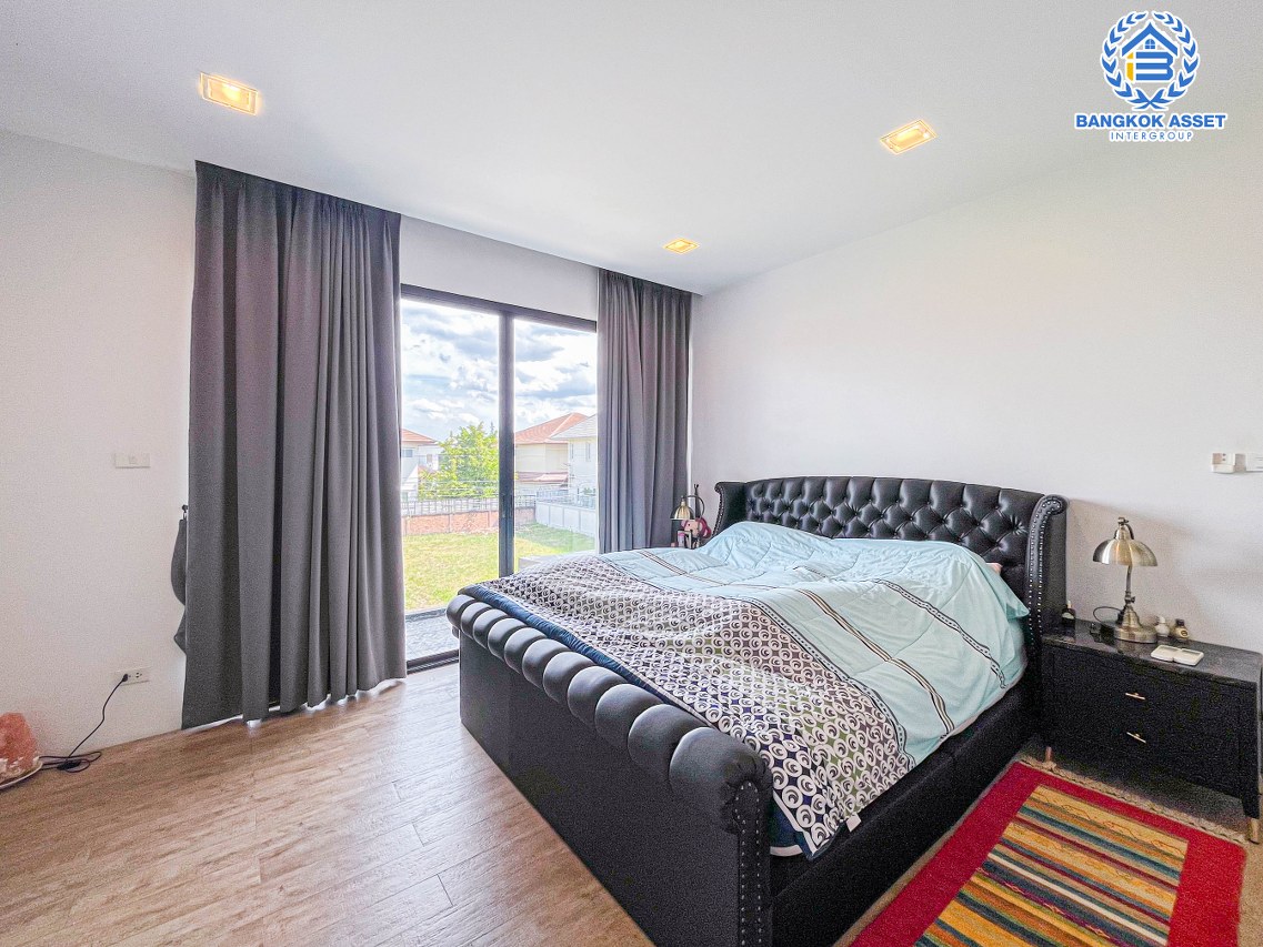 *****บ้านเดี่ยวมือสอง ม.บุษราคัมเรสซิเดนซ์ พุทธมณฑลสาย3 เนื้อที่กว้าง 119.20 ตร.ว. ฟังก์ชัน 5 ห้องนอน 3 ห้องน้ำ 4 ที่จอดรถ พื้นที่กว้างขวาง ภายในสภาพสวยงาม ตกแต่งสไตล์โมเดิน บนทำเลดี เชื่อมต่อถนนพุทธมณฑลสาย3, ถนนสิรินธร, ถนนศาลาธรรมสพน์, ถนนกาญจนาภิเษก และจุดขึ้นทางด่วน "ศรีรัช"