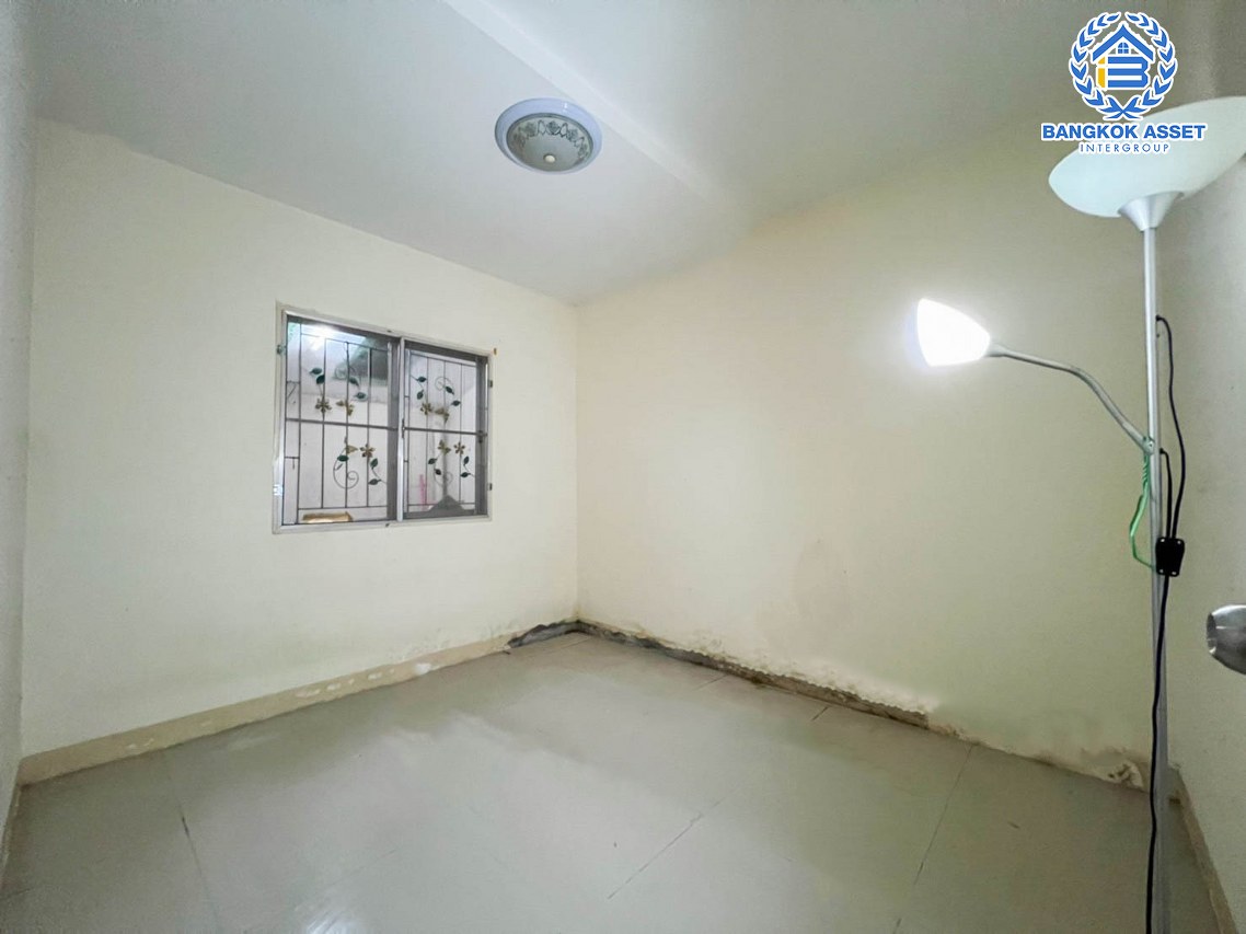 *****ทาวน์เฮ้าส์มือสองนนทบุรี ม.พฤกษา43 กาญจนาภิเษก เนื้อที่กว้าง 18.10 ตร.ว. ฟังก์ชัน 4 ห้องนอน 2 ห้องน้ำ รีโนเวทอีกหน่อยก็กลับมาสวยแล้ว บนทำเลดี เชื่อมต่อ ถ.กาญจนาภิเษก, ถ.บางกรวย-ไทรน้อย ใกล้เซ็นทรัลเวสต์เกต และรถไฟฟ้าสายสีม่วง "สถานีคลองบางไผ่"