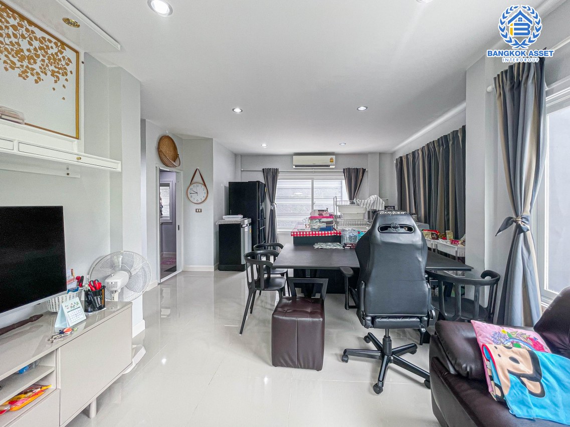 *****บ้านเดี่ยวมือสองนนทบุรี ม.เดอะซิตี้ รัตนาธิเบศร์-บางใหญ่ เนื้อที่สุดคุ้มกว้าง 57.3 ตร.ว สไตล์โมเดิร์น พร้อมด้วยฟังก์ชัน 4 ห้องนอน 3 ห้องน้ำ 2 ที่จอดรถ พิเศษแถมฟรี! เครื่องปรับอากาศ 5 เครื่อง ระบบรักษาความปลอดภัยครบครัน ใกล้ห้าง "เซ็นทรัลเวสเกต" และโครงการรถไฟฟ้าสีม่วง "สถานีคลองบางไผ่"