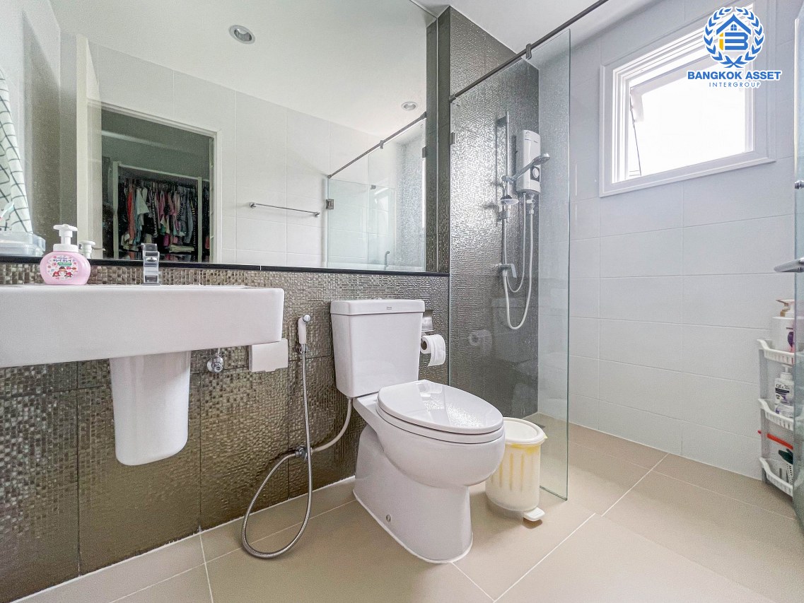 *****บ้านเดี่ยวมือสองนนทบุรี ม.เดอะซิตี้ รัตนาธิเบศร์-บางใหญ่ เนื้อที่สุดคุ้มกว้าง 57.3 ตร.ว สไตล์โมเดิร์น พร้อมด้วยฟังก์ชัน 4 ห้องนอน 3 ห้องน้ำ 2 ที่จอดรถ พิเศษแถมฟรี! เครื่องปรับอากาศ 5 เครื่อง ระบบรักษาความปลอดภัยครบครัน ใกล้ห้าง "เซ็นทรัลเวสเกต" และโครงการรถไฟฟ้าสีม่วง "สถานีคลองบางไผ่"