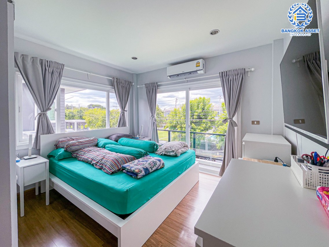 *****บ้านเดี่ยวมือสองนนทบุรี ม.เดอะซิตี้ รัตนาธิเบศร์-บางใหญ่ เนื้อที่สุดคุ้มกว้าง 57.3 ตร.ว สไตล์โมเดิร์น พร้อมด้วยฟังก์ชัน 4 ห้องนอน 3 ห้องน้ำ 2 ที่จอดรถ พิเศษแถมฟรี! เครื่องปรับอากาศ 5 เครื่อง ระบบรักษาความปลอดภัยครบครัน ใกล้ห้าง "เซ็นทรัลเวสเกต" และโครงการรถไฟฟ้าสีม่วง "สถานีคลองบางไผ่"