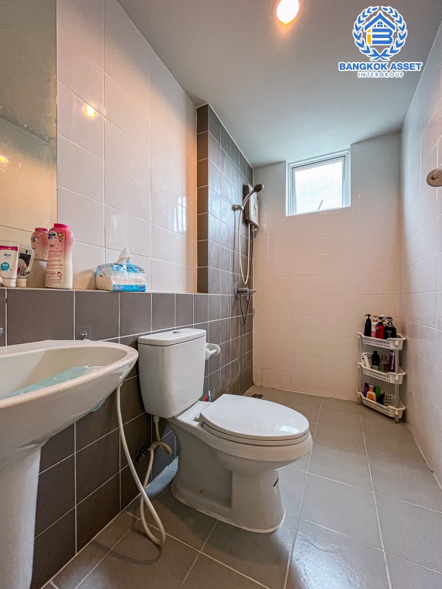 *****ทาวน์เฮาส์มือสองนนทบุรี ม.เดอะคัลเลอร์ กาญจนาภิเษก-ราชพฤกษ์ เนื้อที่ 26.2 ตร.ว หลังมุม ร่วมกับฟังก์ชัน 3 ห้องนอน 2 ห้องน้ำ 1 ที่จอดรถ ฟรีพร้อมเครื่องปรับอากาศและเครื่องทำน้ำอุ่น บนทำเลดี สภาพแวดล้อมสวยและสงบ โครงการใกล้โรงพยาบาล เชื่อมต่อถนนบางกรวย-ไทรน้อย จองเลย!