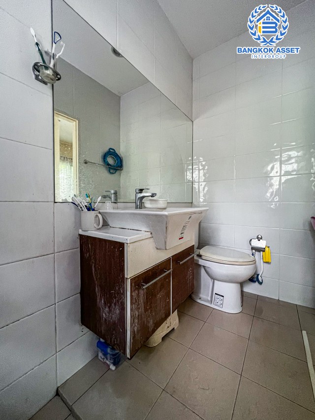 ***บ้านเดี่ยวมือสองนครปฐม ย่านพุทธมณฑล ม.ไลฟ์บางกอกบูเลอวาร์ด ปิ่นเกล้า-เพชรเกษม เนื้อที่กว้างสุดคุ้ม! 72.1 ตร.ว บ้านหลังมุมตกแต่งใหม่ ฟังก์ชัน 3 ห้องนอน 3 ห้องน้ำ 2 ที่จอดรถ ฟรี! เครื่องปรับอากาศ 4 เครื่อง ทำเลดี เหมาะสมกับทุกครอบครัว  ใกล้ย่านค้าขาย "ตลาดสนามหลวง2"