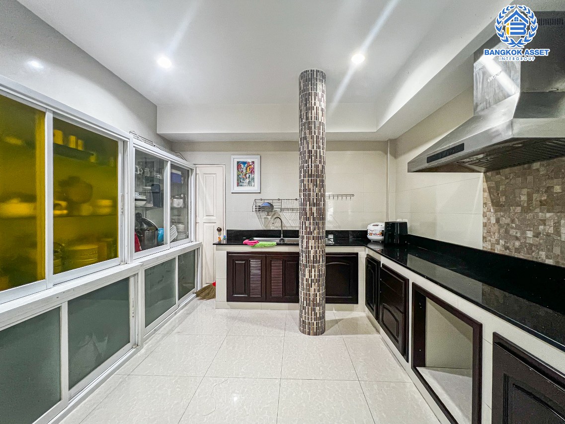 ***บ้านเดี่ยวมือสองนครปฐม ย่านพุทธมณฑล ม.ไลฟ์บางกอกบูเลอวาร์ด ปิ่นเกล้า-เพชรเกษม เนื้อที่กว้างสุดคุ้ม! 72.1 ตร.ว บ้านหลังมุมตกแต่งใหม่ ฟังก์ชัน 3 ห้องนอน 3 ห้องน้ำ 2 ที่จอดรถ ฟรี! เครื่องปรับอากาศ 4 เครื่อง ทำเลดี เหมาะสมกับทุกครอบครัว  ใกล้ย่านค้าขาย "ตลาดสนามหลวง2"