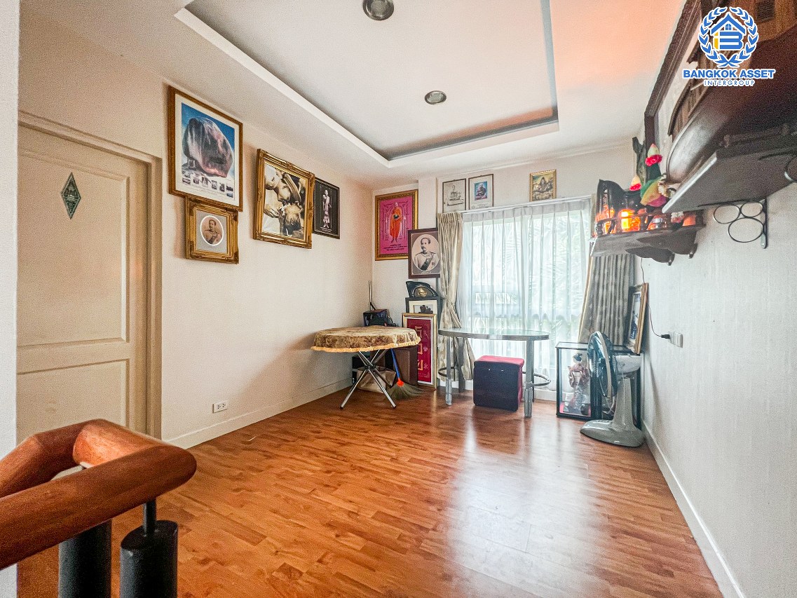 ***บ้านเดี่ยวมือสองนครปฐม ย่านพุทธมณฑล ม.ไลฟ์บางกอกบูเลอวาร์ด ปิ่นเกล้า-เพชรเกษม เนื้อที่กว้างสุดคุ้ม! 72.1 ตร.ว บ้านหลังมุมตกแต่งใหม่ ฟังก์ชัน 3 ห้องนอน 3 ห้องน้ำ 2 ที่จอดรถ ฟรี! เครื่องปรับอากาศ 4 เครื่อง ทำเลดี เหมาะสมกับทุกครอบครัว  ใกล้ย่านค้าขาย "ตลาดสนามหลวง2"