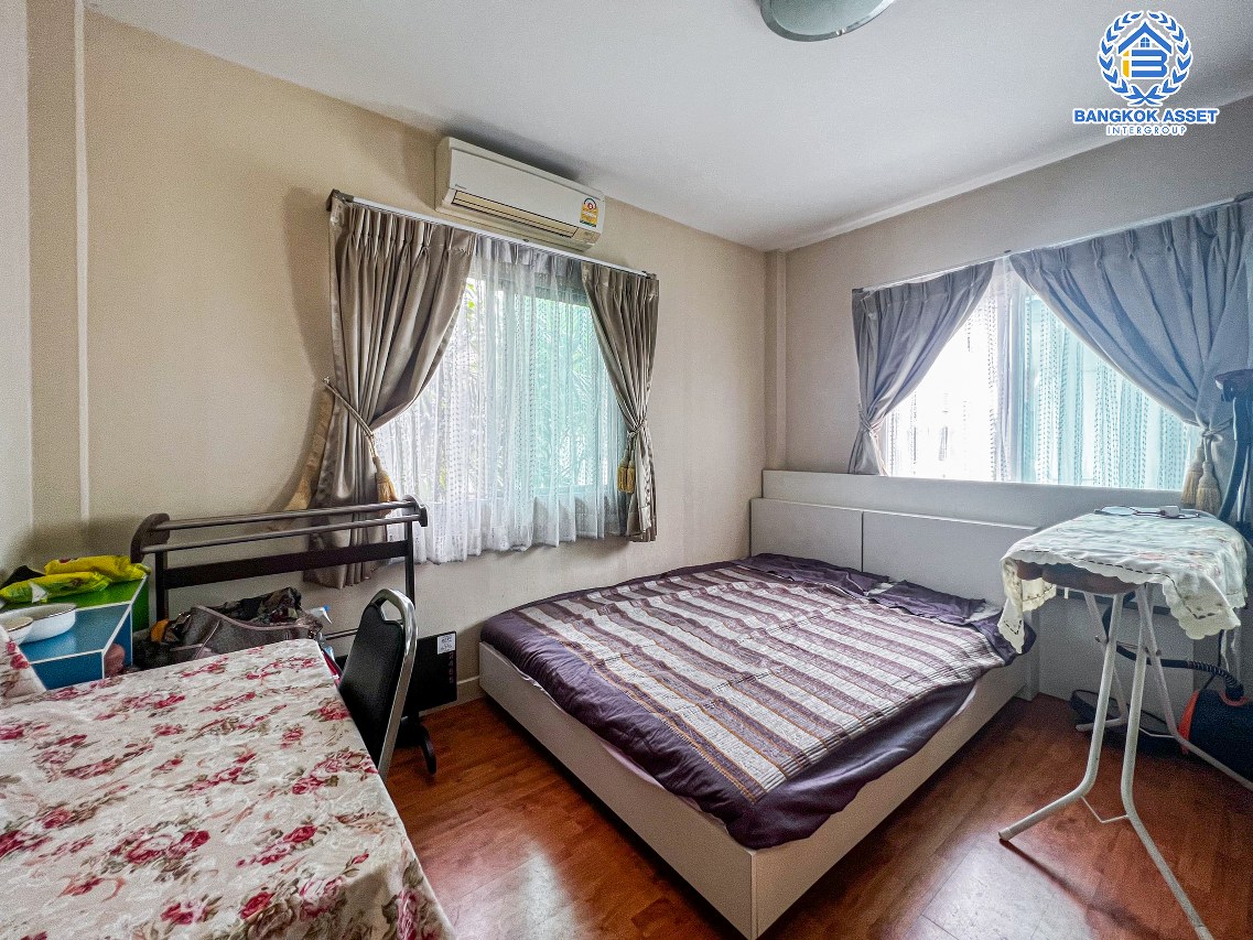 ***บ้านเดี่ยวมือสองนครปฐม ย่านพุทธมณฑล ม.ไลฟ์บางกอกบูเลอวาร์ด ปิ่นเกล้า-เพชรเกษม เนื้อที่กว้างสุดคุ้ม! 72.1 ตร.ว บ้านหลังมุมตกแต่งใหม่ ฟังก์ชัน 3 ห้องนอน 3 ห้องน้ำ 2 ที่จอดรถ ฟรี! เครื่องปรับอากาศ 4 เครื่อง ทำเลดี เหมาะสมกับทุกครอบครัว  ใกล้ย่านค้าขาย "ตลาดสนามหลวง2"