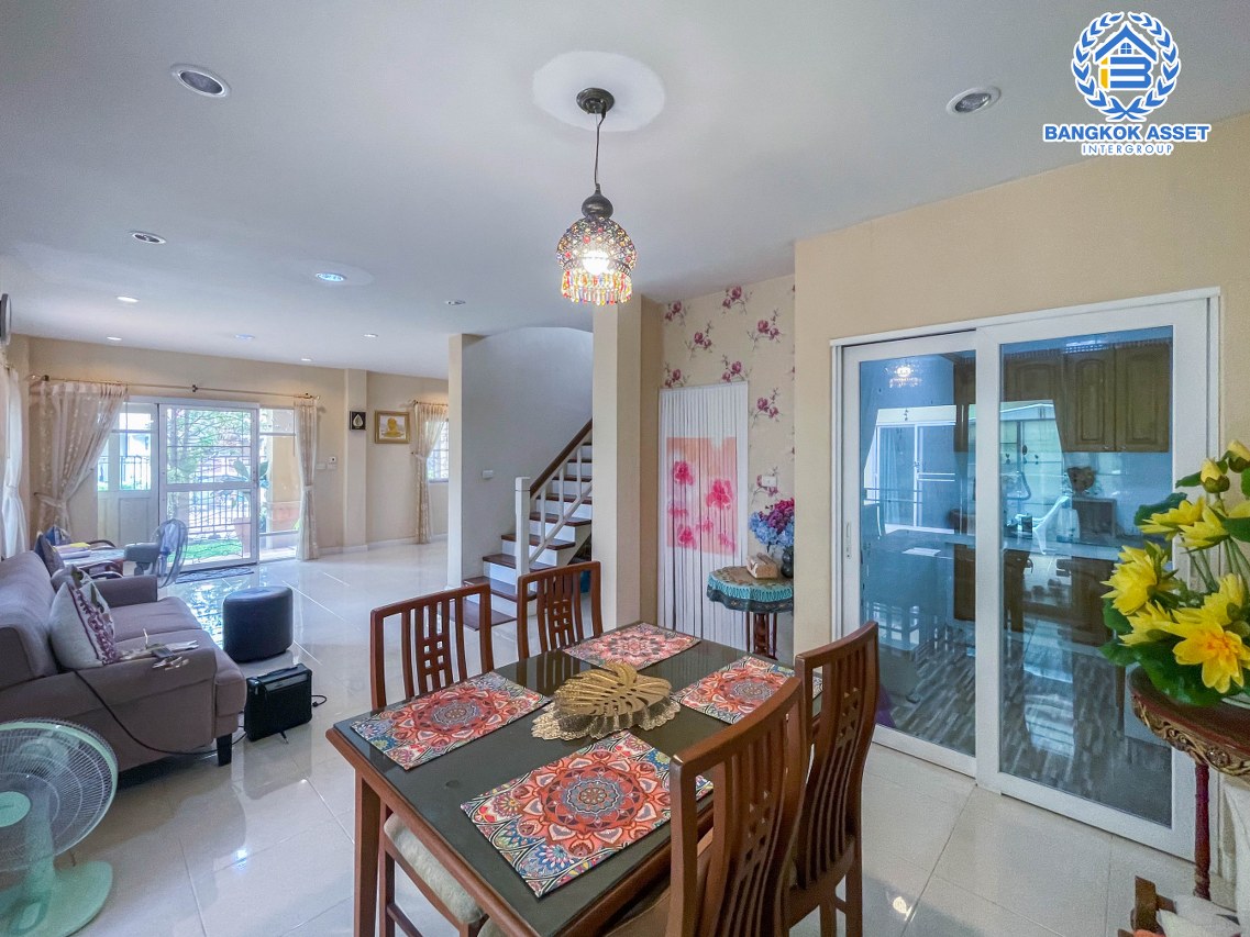 บ้านเดี่ยวมือสองนนทบุรี ม.เพอร์เฟคเพลส รัตนาธิเบศร์ เนื้อที่สูงสุดเกือบ 56 ตร.ว พร้อมฟังก์ชัน 3 ห้องนอน 2 ห้องน้ำ 1 ที่จอดรถ พิเศษฟรี! 1 เครื่องปรับอากาศ มีระบบรักษาความปลอดภัย เชื่อมต่อถนนรัตนาธิเบศร์, ถนนราชพฤกษ์ ใกล้โครงการรถไฟฟ้าสีม่วง "สถานีไทรม้า"