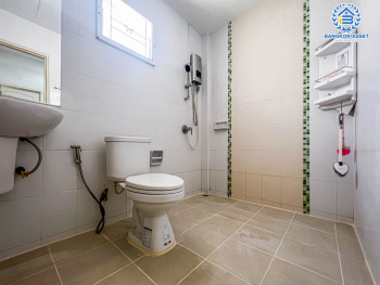 ทาวน์เฮ้าส์มือสอง ม.ไลโอนอฟ ดอนเมือง เนื้อที่กว้าง 17.10 ตร.ว. ฟังก์ชัน 3 ห้องนอน 2 ห้องน้ำ 1 ที่จอดรถ ตกแต่งแบบโมเดิร์น ของแถมจัดเต็ม! ตั้งบนทำเลแห่งการเดินทาง เชื่อมต่อถนนสรงประภา, ถนนกำแพงเพชร 6, ถนนศรีสมาน ใกล้รถไฟฟ้าสายสีแดง "สถานีดอนเมือง" และจุดขึ้นทางด่วน "อุตรภิมุข"