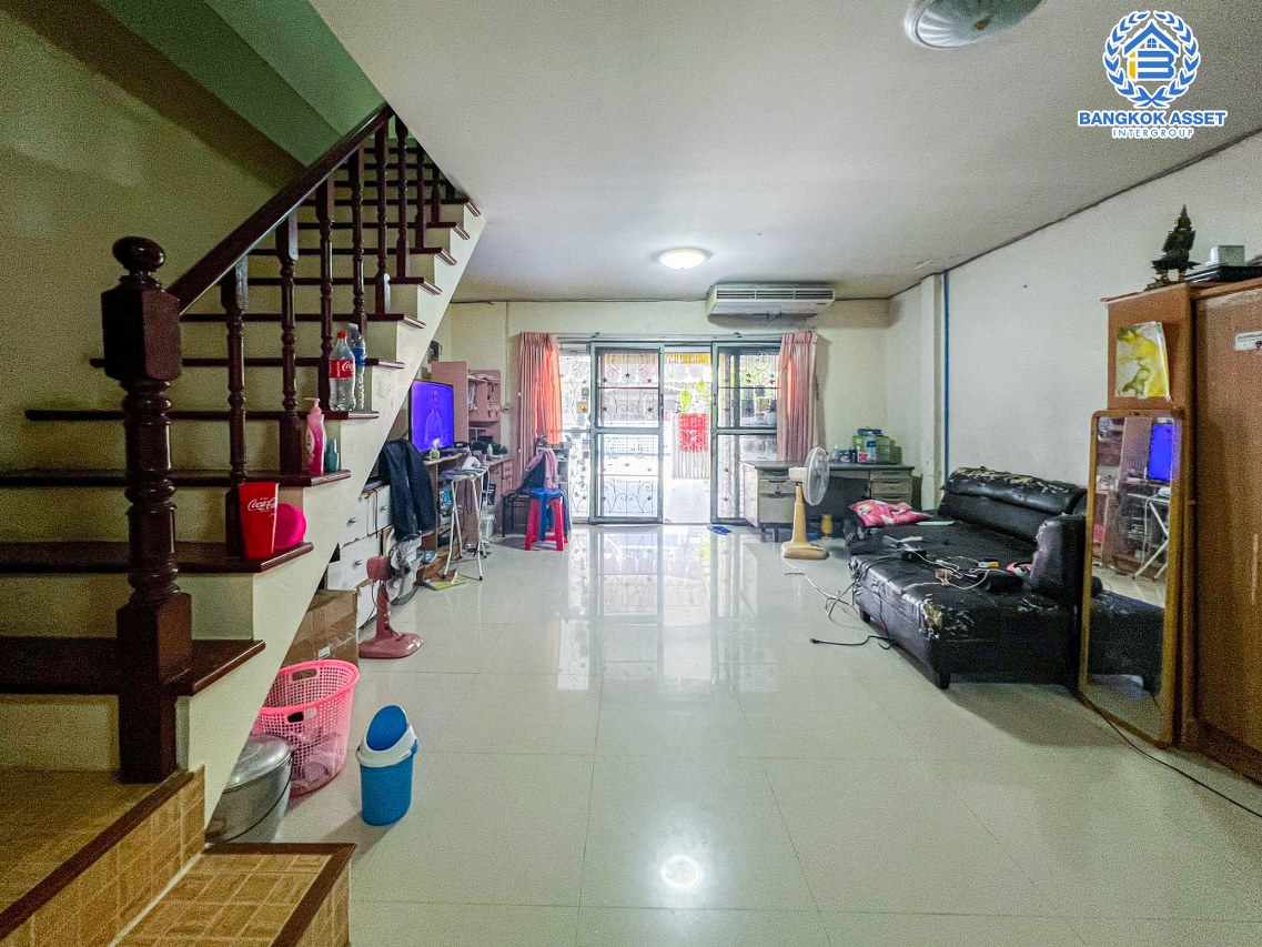 ทาวน์เฮาส์มือสองนนทบุรี กาญจนาภิเษก ม.มณฑล5 บางใหญ่ เนื้อที่ 20.4 ตร.ว พร้อมด้วยฟังก์ชัน 3 ห้องนอน 2 ห้องน้ำ 2 ที่จอดรถ ฟรีสุดคุ้ม! 3 เครื่องปรับอากาศ ทำเลดี เหมาะกับทุกครอบครัว ที่สุดแห่งการเดินทาง เชื่อมต่อถนนกันตนา, ถนนกาญจนาภิเษก มีรถโดยสารผ่านตลอด ใกล้ห้าง "พลัสมอล'