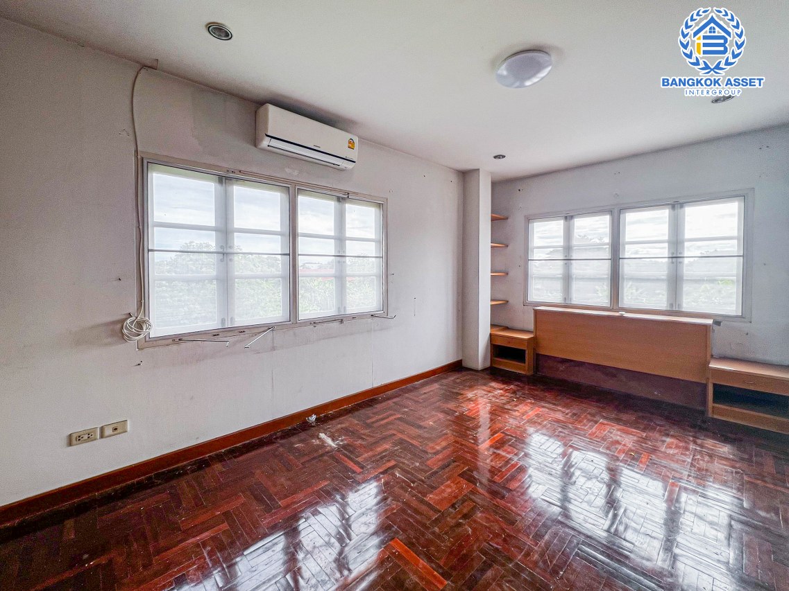 *****ทาวน์เฮาส์มือสองกรุงเทพมหานคร หลักสี่ ม.เศรณีปาร์ค วิภาวดี-รังสิต เนื้อที่ 40.8 ตร.ว บ้านหลังมุม พร้อมฟังก์ชัน 4 ห้องนอน 3 ห้องน้ำ 2 ที่จอดรถ ฟรี! 6 เครื่องปรับอากาศ บนทำเลใกล้สนามบินดอนเมือง เชื่อมต่อถนนวิภาวดี-รังสิต, ถนนประเสริฐมนูกิจ ใกล้จุดขึ้นทางด่วน "อุตราภิมุข"