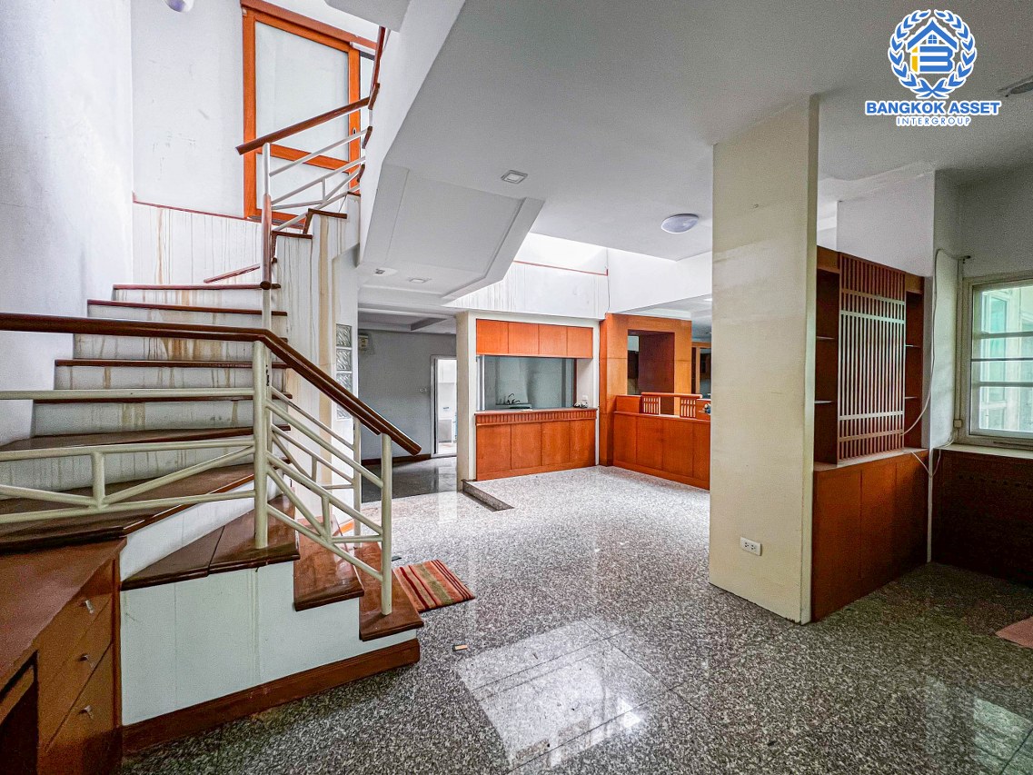 *****ทาวน์เฮาส์มือสองกรุงเทพมหานคร หลักสี่ ม.เศรณีปาร์ค วิภาวดี-รังสิต เนื้อที่ 40.8 ตร.ว บ้านหลังมุม พร้อมฟังก์ชัน 4 ห้องนอน 3 ห้องน้ำ 2 ที่จอดรถ ฟรี! 6 เครื่องปรับอากาศ บนทำเลใกล้สนามบินดอนเมือง เชื่อมต่อถนนวิภาวดี-รังสิต, ถนนประเสริฐมนูกิจ ใกล้จุดขึ้นทางด่วน "อุตราภิมุข"