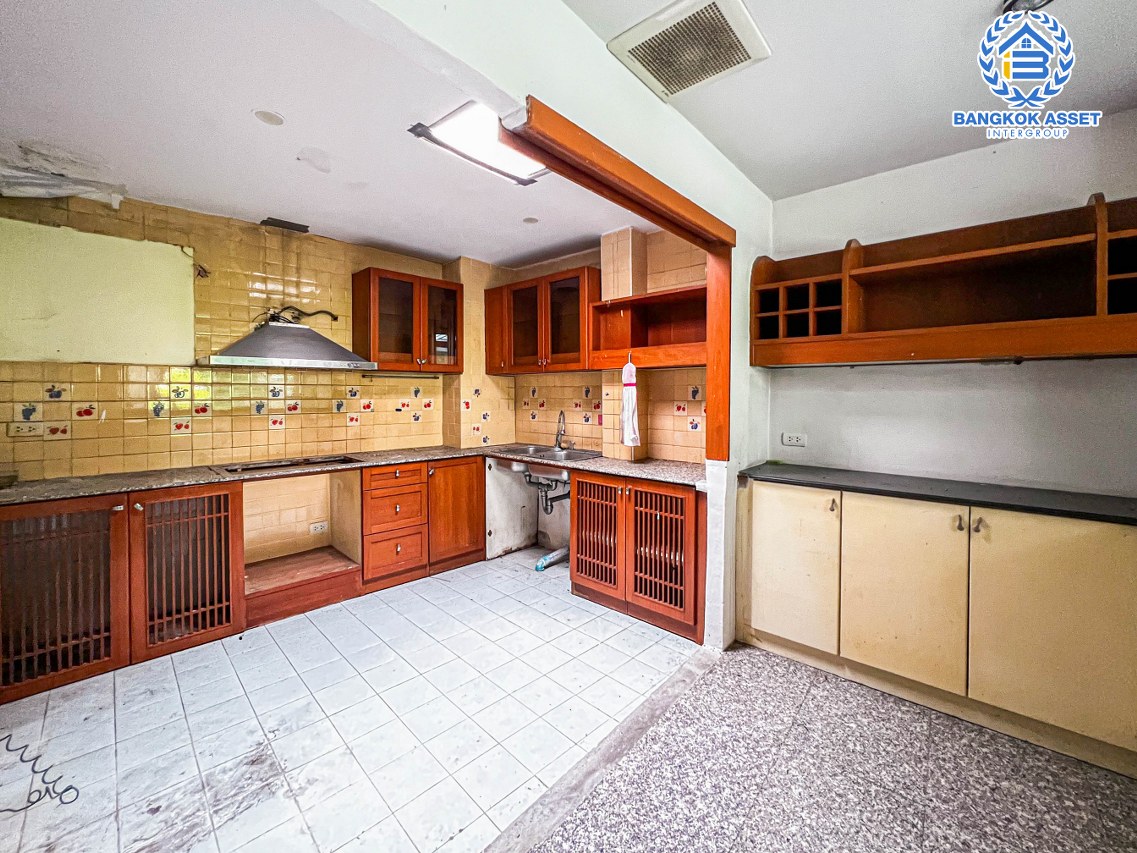 *****ทาวน์เฮาส์มือสองกรุงเทพมหานคร หลักสี่ ม.เศรณีปาร์ค วิภาวดี-รังสิต เนื้อที่ 40.8 ตร.ว บ้านหลังมุม พร้อมฟังก์ชัน 4 ห้องนอน 3 ห้องน้ำ 2 ที่จอดรถ ฟรี! 6 เครื่องปรับอากาศ บนทำเลใกล้สนามบินดอนเมือง เชื่อมต่อถนนวิภาวดี-รังสิต, ถนนประเสริฐมนูกิจ ใกล้จุดขึ้นทางด่วน "อุตราภิมุข"