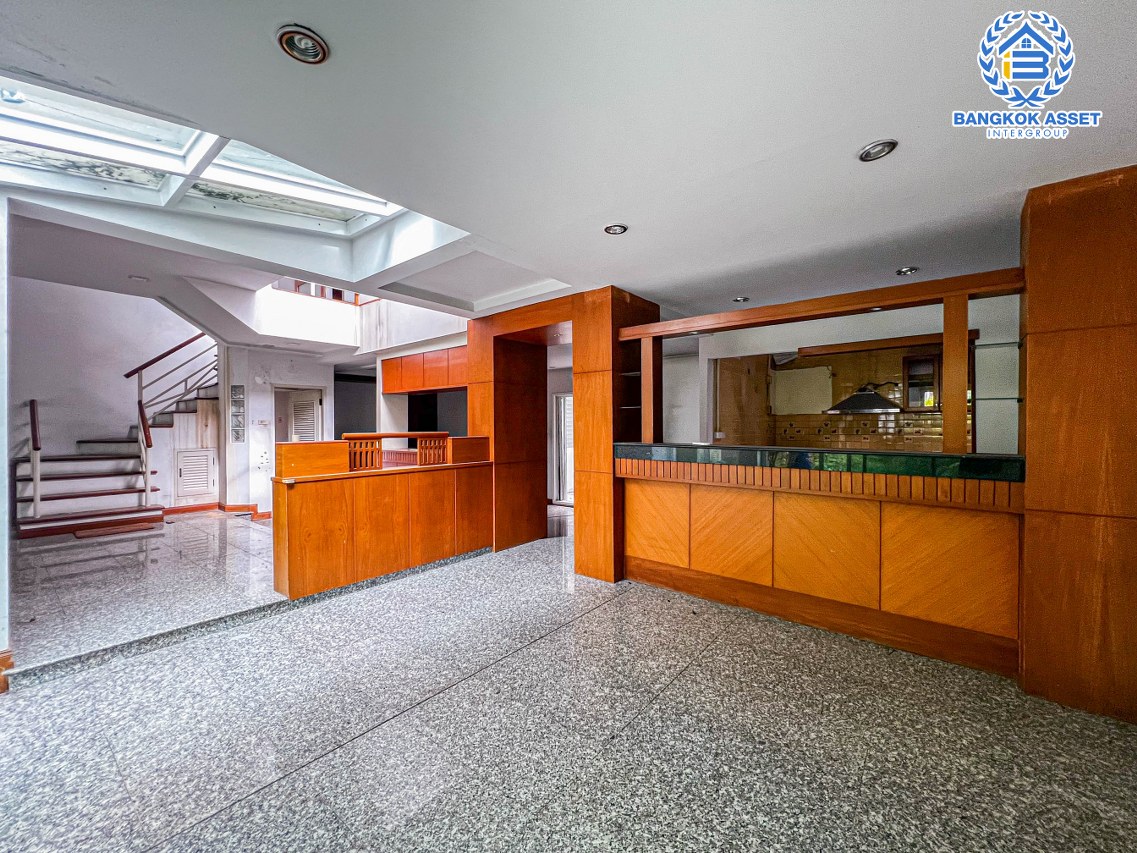 *****ทาวน์เฮาส์มือสองกรุงเทพมหานคร หลักสี่ ม.เศรณีปาร์ค วิภาวดี-รังสิต เนื้อที่ 40.8 ตร.ว บ้านหลังมุม พร้อมฟังก์ชัน 4 ห้องนอน 3 ห้องน้ำ 2 ที่จอดรถ ฟรี! 6 เครื่องปรับอากาศ บนทำเลใกล้สนามบินดอนเมือง เชื่อมต่อถนนวิภาวดี-รังสิต, ถนนประเสริฐมนูกิจ ใกล้จุดขึ้นทางด่วน "อุตราภิมุข"