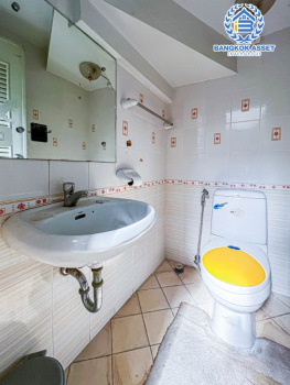 *****ทาวน์เฮาส์มือสองกรุงเทพมหานคร หลักสี่ ม.เศรณีปาร์ค วิภาวดี-รังสิต เนื้อที่ 40.8 ตร.ว บ้านหลังมุม พร้อมฟังก์ชัน 4 ห้องนอน 3 ห้องน้ำ 2 ที่จอดรถ ฟรี! 6 เครื่องปรับอากาศ บนทำเลใกล้สนามบินดอนเมือง เชื่อมต่อถนนวิภาวดี-รังสิต, ถนนประเสริฐมนูกิจ ใกล้จุดขึ้นทางด่วน "อุตราภิมุข"