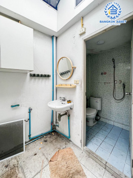 *****ทาวน์เฮาส์มือสองกรุงเทพมหานคร หลักสี่ ม.เศรณีปาร์ค วิภาวดี-รังสิต เนื้อที่ 40.8 ตร.ว บ้านหลังมุม พร้อมฟังก์ชัน 4 ห้องนอน 3 ห้องน้ำ 2 ที่จอดรถ ฟรี! 6 เครื่องปรับอากาศ บนทำเลใกล้สนามบินดอนเมือง เชื่อมต่อถนนวิภาวดี-รังสิต, ถนนประเสริฐมนูกิจ ใกล้จุดขึ้นทางด่วน "อุตราภิมุข"