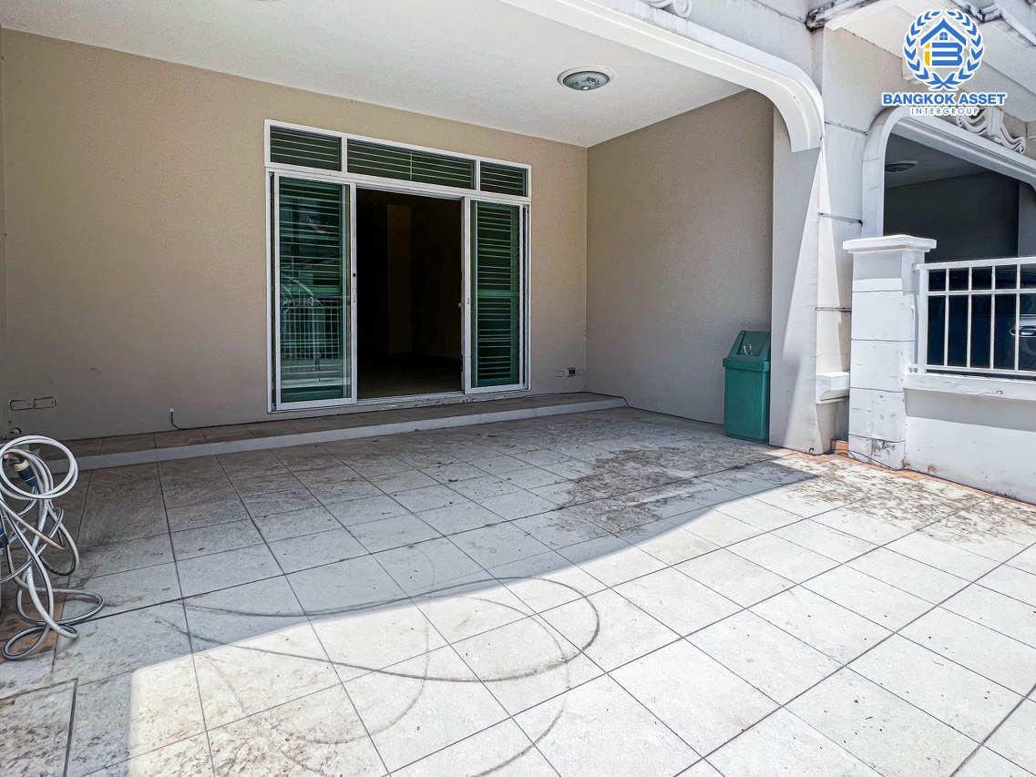 ทาวน์เฮ้าส์มือสองนนทบุรี ม.ปริญลักษณ์ไลท์ พระราม5 เนื้อที่กว้างถึง 19.3 ตร.ว. ฟังก์ชัน 2 ห้องนอน 2 ห้องน้ำ 2 ที่จอดรถ ห้องนอนมีห้องน้ำในตัวทุกห้อง บนทำเลติด ถ.ราชพฤกษ์ ใกล้รถไฟฟ้าสายสีม่วง"สถานีบางรักน้อยท่าอิฐ" และทางด่วน จองเลย!