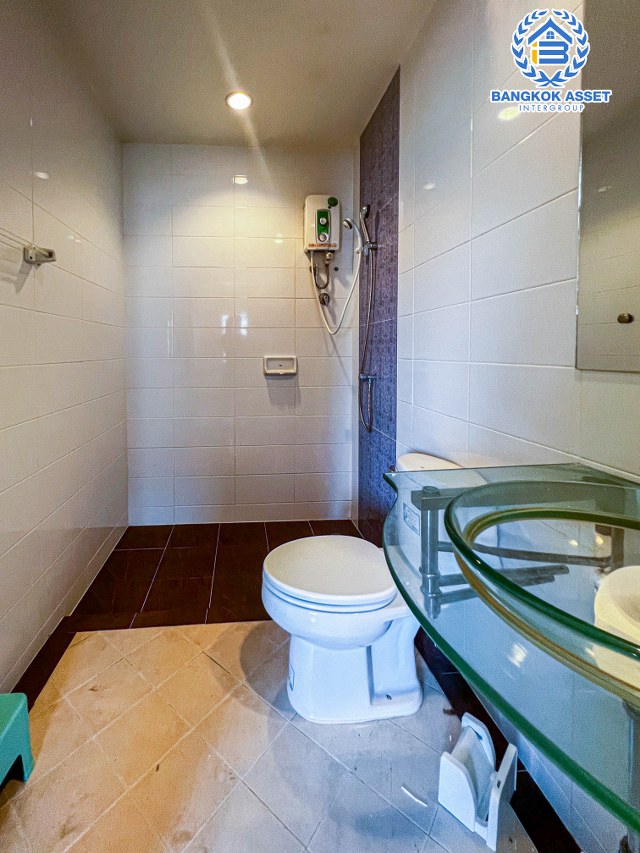 ทาวน์เฮ้าส์มือสองนนทบุรี ม.ปริญลักษณ์ไลท์ พระราม5 เนื้อที่กว้างถึง 19.3 ตร.ว. ฟังก์ชัน 2 ห้องนอน 2 ห้องน้ำ 2 ที่จอดรถ ห้องนอนมีห้องน้ำในตัวทุกห้อง บนทำเลติด ถ.ราชพฤกษ์ ใกล้รถไฟฟ้าสายสีม่วง"สถานีบางรักน้อยท่าอิฐ" และทางด่วน จองเลย!