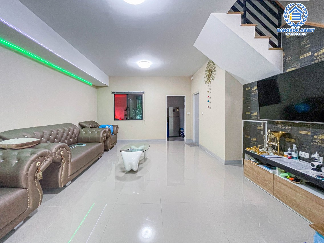 *****ทาวน์เฮาส์มือสองนนทบุรี ม.พลีโน่ ราชพฤกษ์-รัตนาธิเบศร์ เนื้อที่ 18.9 ตร.ว กับฟังก์ชัน 3 ห้องนอน 2 ห้องน้ำ 2 ที่จอดรถ  บ้านสวยสภาพดีแถมเฟอร์นิเจอร์ ทำเลดีหันหน้าไม่ชนบ้านอื่น เข้า-ออกได้หลายเส้นทาง ใกล้โครงการรถไฟฟ้าสายสีม่วง "สถานีบางพลู" และทางด่วน "ศรีรัช-วงแหวนรอบนอก"