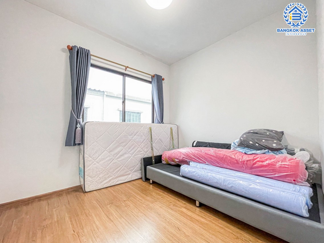 *****ทาวน์เฮาส์มือสองนนทบุรี ม.พลีโน่ ราชพฤกษ์-รัตนาธิเบศร์ เนื้อที่ 18.9 ตร.ว กับฟังก์ชัน 3 ห้องนอน 2 ห้องน้ำ 2 ที่จอดรถ  บ้านสวยสภาพดีแถมเฟอร์นิเจอร์ ทำเลดีหันหน้าไม่ชนบ้านอื่น เข้า-ออกได้หลายเส้นทาง ใกล้โครงการรถไฟฟ้าสายสีม่วง "สถานีบางพลู" และทางด่วน "ศรีรัช-วงแหวนรอบนอก"