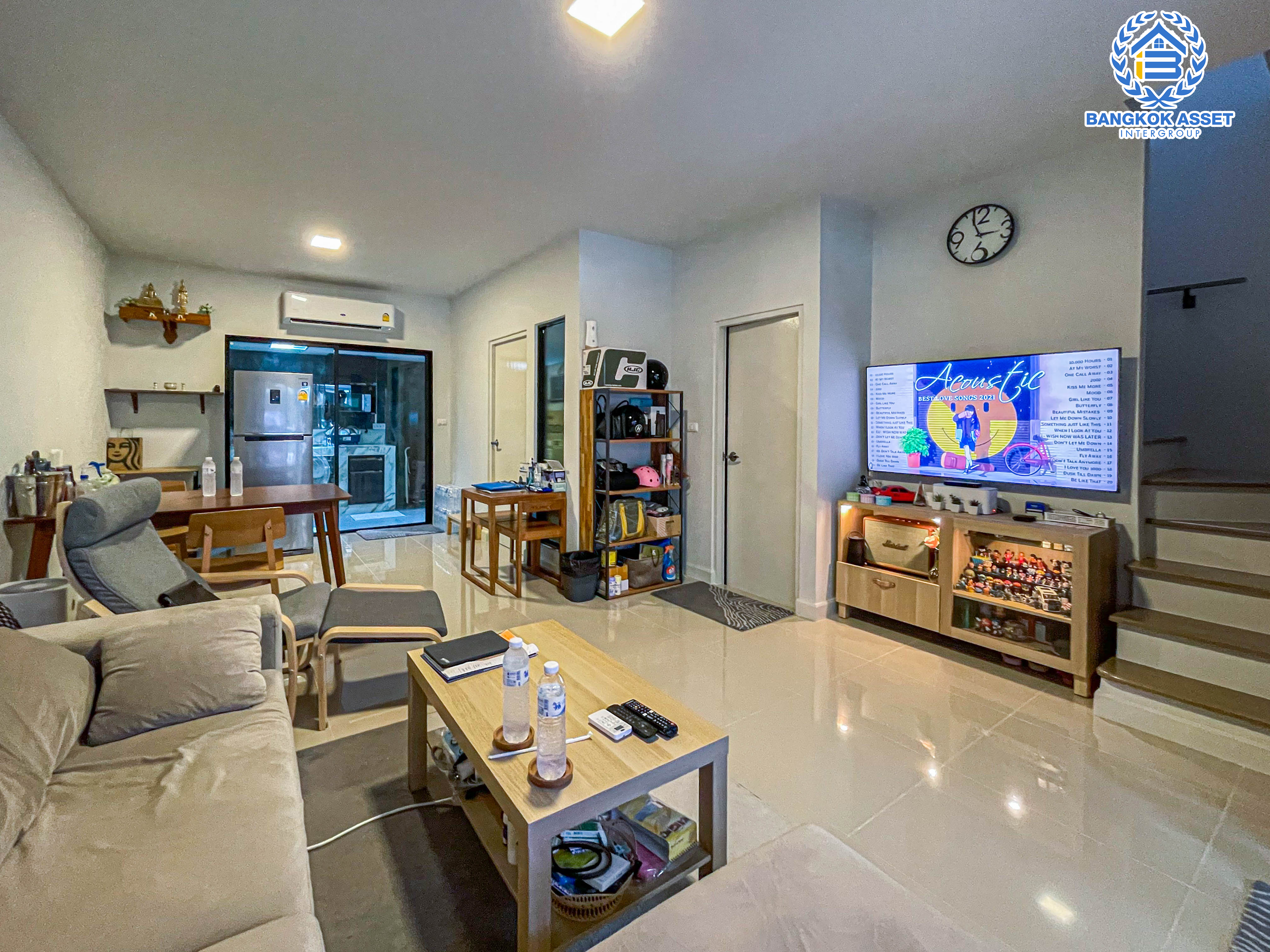 ทาวน์เฮ้าส์มือสองนนทบุรี ม.สิริเพลส บางใหญ่ เนื้อที่กว้าง 20.7 ตร.ว พร้อมฟังก์ชัน 4 ห้องนอน 3 ห้องน้ำ 2 ที่จอดรถ พิเศษ! แถมเฟอร์นิเจอร์พร้อมหลังคาโรงจอดรถ ทำเลเดินทางสะดวก ใกล้างห้างสรรพสินค้า "เซ็นทรัลเวสเกต" และโครงการรถไฟฟ้าสายสีม่วง "สถานีตลาดบางใหญ่" จองด่วน!