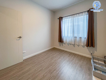 ทาวน์เฮ้าส์มือสองนนทบุรี ม.สิริเพลส บางใหญ่ เนื้อที่กว้าง 20.7 ตร.ว พร้อมฟังก์ชัน 4 ห้องนอน 3 ห้องน้ำ 2 ที่จอดรถ พิเศษ! แถมเฟอร์นิเจอร์พร้อมหลังคาโรงจอดรถ ทำเลเดินทางสะดวก ใกล้างห้างสรรพสินค้า "เซ็นทรัลเวสเกต" และโครงการรถไฟฟ้าสายสีม่วง "สถานีตลาดบางใหญ่" จองด่วน!