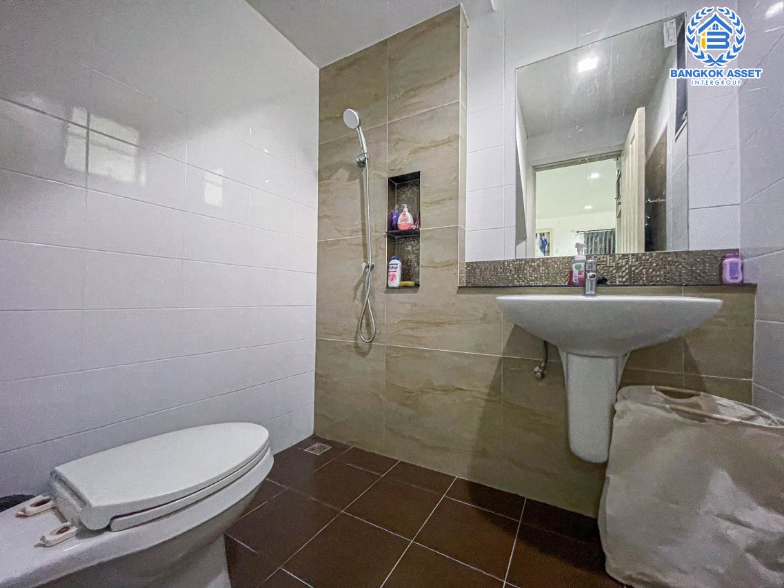 *****บ้านแฝดมือสองนนทบุรี ม.โกลเด้นนีโอ ชัยพฤกษ์-วงแหวน เนื้อที่ 39.1 ตร.ว บ้านหลังมุมสภาพดี พร้อมขายกับฟังก์ชัน 3 ห้องนอน 2 ห้องน้ำ 2 ที่จอดรถ ที่สุดแห่งการเดินทาง เชื่อมต่อถนนบางกรวย-ไทรน้อย, กาญจนาภิเษก ทำเลใกล้โรงพยาบาล และทางด่วน "ศรีรัช-วงแหวนรอบนอก"