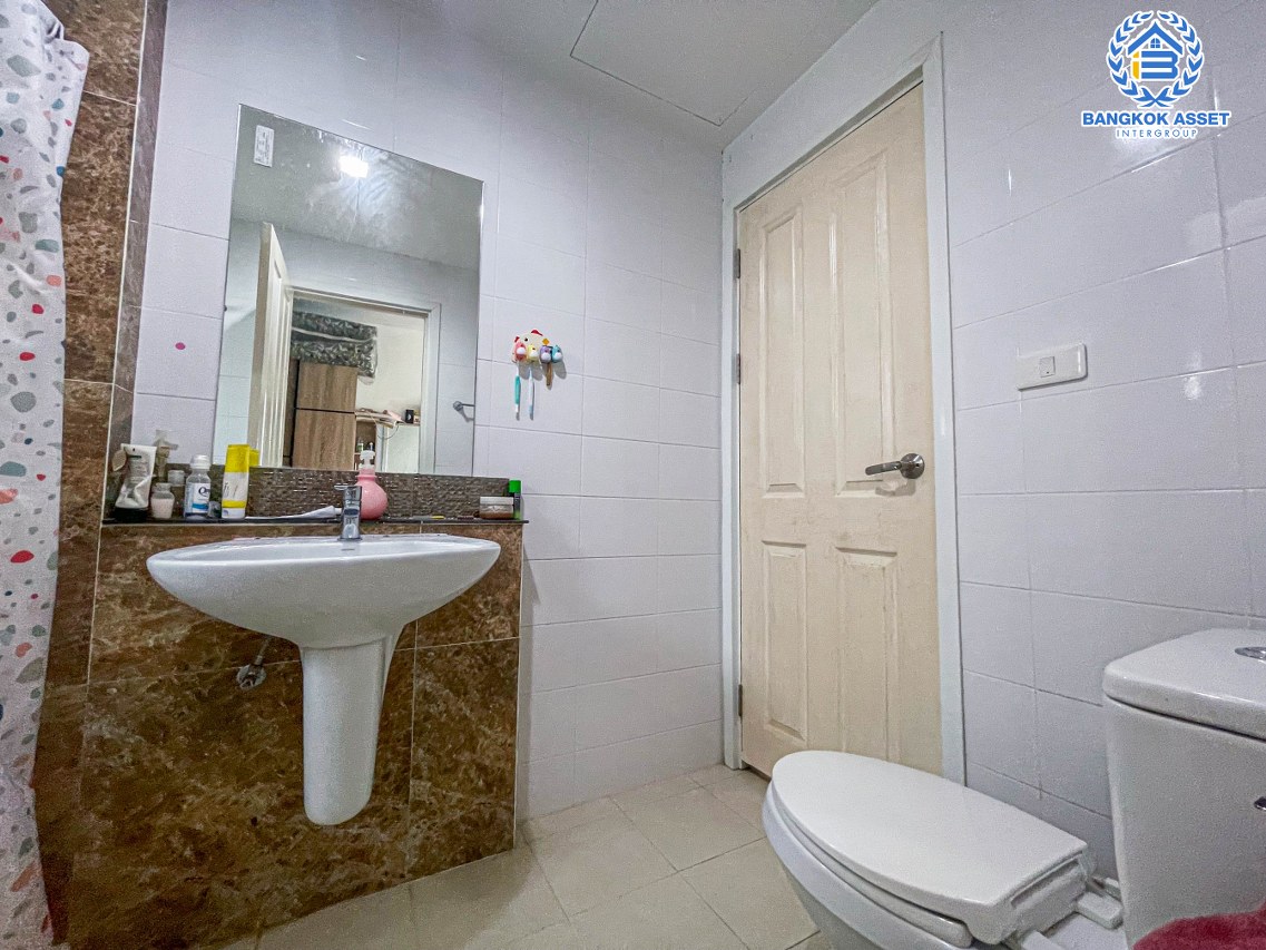 *****บ้านแฝดมือสองนนทบุรี ม.โกลเด้นนีโอ ชัยพฤกษ์-วงแหวน เนื้อที่ 39.1 ตร.ว บ้านหลังมุมสภาพดี พร้อมขายกับฟังก์ชัน 3 ห้องนอน 2 ห้องน้ำ 2 ที่จอดรถ ที่สุดแห่งการเดินทาง เชื่อมต่อถนนบางกรวย-ไทรน้อย, กาญจนาภิเษก ทำเลใกล้โรงพยาบาล และทางด่วน "ศรีรัช-วงแหวนรอบนอก"