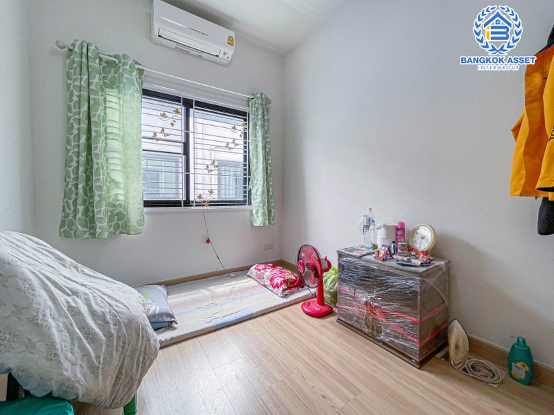 ทาวน์เฮาส์มือสองกรุงเทพมหานคร ม.สุชารีวิลล์7 สรงประภา เนื้อที่ 20 ตร.ว บ้านใหม่สภาพดีพร้อมฟังก์ชัน 3 ห้องนอน 3 ห้องน้ำ 1 ที่จอดรถ พร้อมต่อเติมครัว ระบบรักษาความปลอดภัยครบครัน เชื่อมต่อถนนหลายสาย บนทำเลใกล้สนามบิน และโครงการรถไฟฟ้าสีแดง "สถานีดอนเมือง"