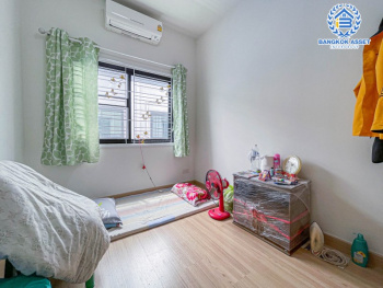 ทาวน์เฮาส์มือสองกรุงเทพมหานคร ม.สุชารีวิลล์7 สรงประภา เนื้อที่ 20 ตร.ว บ้านใหม่สภาพดีพร้อมฟังก์ชัน 3 ห้องนอน 3 ห้องน้ำ 1 ที่จอดรถ พร้อมต่อเติมครัว ระบบรักษาความปลอดภัยครบครัน เชื่อมต่อถนนหลายสาย บนทำเลใกล้สนามบิน และโครงการรถไฟฟ้าสีแดง "สถานีดอนเมือง"