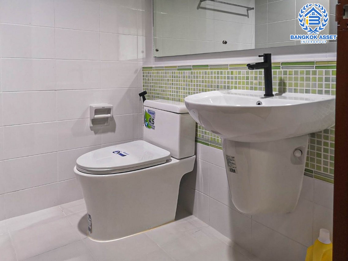 *****ทาวน์เฮ้าส์มือสองสมุทรปราการ ม.วิลลาจจิโอ บางนา เนื้อที่ 18.1 ตร.ว. ฟังก์ชัน 2 ห้องนอน 3 ห้องน้ำ 1 ที่จอดรถ รีโนเวทพร้อมอยู่ เงียบสงบ ร่มรื่น ใกล้พื้นที่ส่วนกลาง บนทำเลเยี่ยม ใกล้สนามบินสุวรรณภูมิ และจุดขึ้นทางด่วน "บูรพาวิถี"...