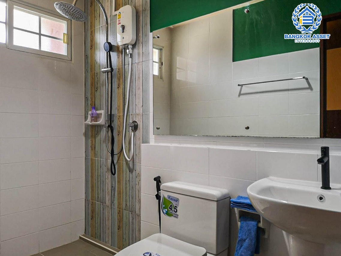 *****ทาวน์เฮ้าส์มือสองสมุทรปราการ ม.วิลลาจจิโอ บางนา เนื้อที่ 18.1 ตร.ว. ฟังก์ชัน 2 ห้องนอน 3 ห้องน้ำ 1 ที่จอดรถ รีโนเวทพร้อมอยู่ เงียบสงบ ร่มรื่น ใกล้พื้นที่ส่วนกลาง บนทำเลเยี่ยม ใกล้สนามบินสุวรรณภูมิ และจุดขึ้นทางด่วน "บูรพาวิถี"...