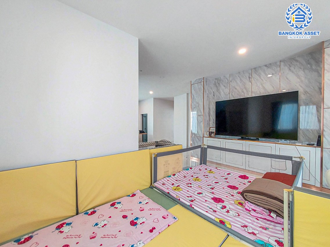 *****บ้านเดี่ยวมือสองนนทบุรี ม.เดอะซิตี้ รัชดา-วงศ์สว่าง #หลังมุม เนื้อที่กว้างขวางถึงเกือบ 76 ตร.ว. ฟังก์ชัน 5 ห้องนอน 5 ห้องน้ำ 2 ที่จอดรถ บ้านสภาพสวย บนทำเลเยี่ยม เพียง 5 นาทีก็ถึงรถไฟฟ้าสายสีม่วง "สถานีแยกติวานนท์" ใกล้ทางด่วน "ศรีรัช"