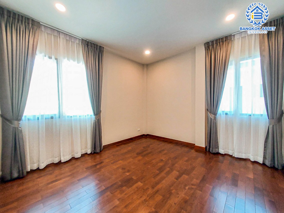 *****บ้านเดี่ยวมือสองนนทบุรี ม.เดอะซิตี้ รัชดา-วงศ์สว่าง #หลังมุม เนื้อที่กว้างขวางถึงเกือบ 76 ตร.ว. ฟังก์ชัน 5 ห้องนอน 5 ห้องน้ำ 2 ที่จอดรถ บ้านสภาพสวย บนทำเลเยี่ยม เพียง 5 นาทีก็ถึงรถไฟฟ้าสายสีม่วง "สถานีแยกติวานนท์" ใกล้ทางด่วน "ศรีรัช"