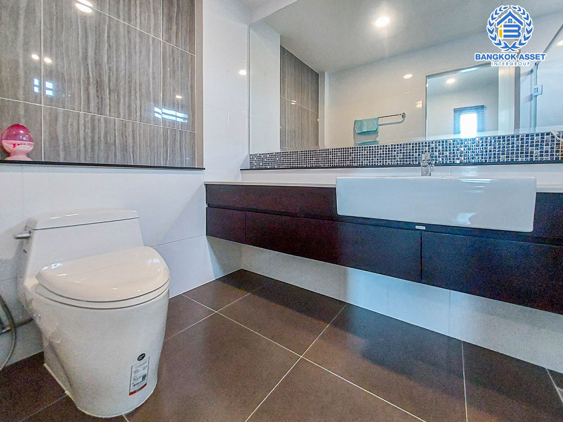 *****บ้านเดี่ยวมือสองนนทบุรี ม.เดอะซิตี้ รัชดา-วงศ์สว่าง #หลังมุม เนื้อที่กว้างขวางถึงเกือบ 76 ตร.ว. ฟังก์ชัน 5 ห้องนอน 5 ห้องน้ำ 2 ที่จอดรถ บ้านสภาพสวย บนทำเลเยี่ยม เพียง 5 นาทีก็ถึงรถไฟฟ้าสายสีม่วง "สถานีแยกติวานนท์" ใกล้ทางด่วน "ศรีรัช"