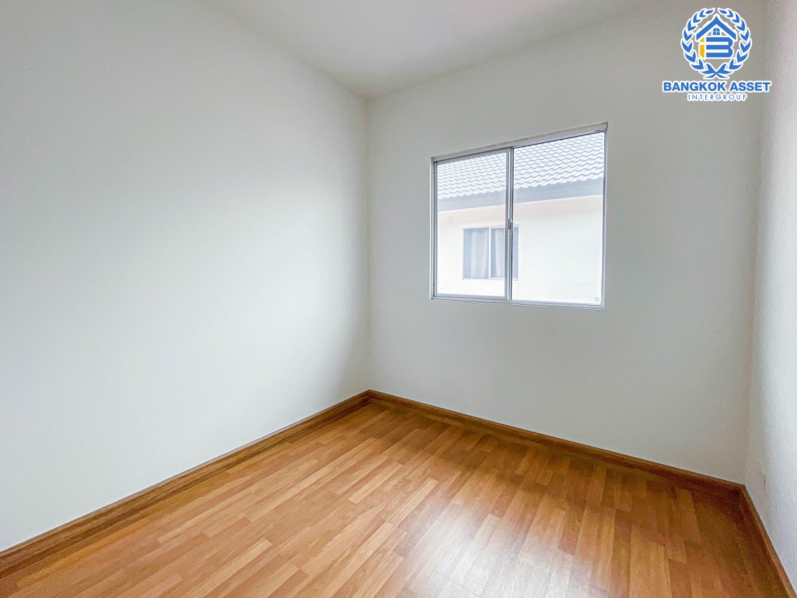 *****ทาวน์เฮ้าส์มือสองปทุมธานี หมู่บ้าน พฤกษา110 แจ้งวัฒนะ-ราชพฤกษ์ หลังมุม เนื้อที่กว้าง 21.50 ตร.ว. ฟังก์ชัน 3 ห้องนอน 2 ห้องน้ำ 1 ที่จอดรถ พื้นที่ใช้สอยกว้างขวาง มาพร้อมกับราคาเบา ๆ คุ้มที่สุดในโครงการ! ตั้งบนทำเลดี เชื่อมต่อถนนชัยพฤกษ์, ถนนแจ้งวัฒนะ, ถนนติวานนท์ ใกล้จุดขึ้นทางด่วน "ศรีสมาน"