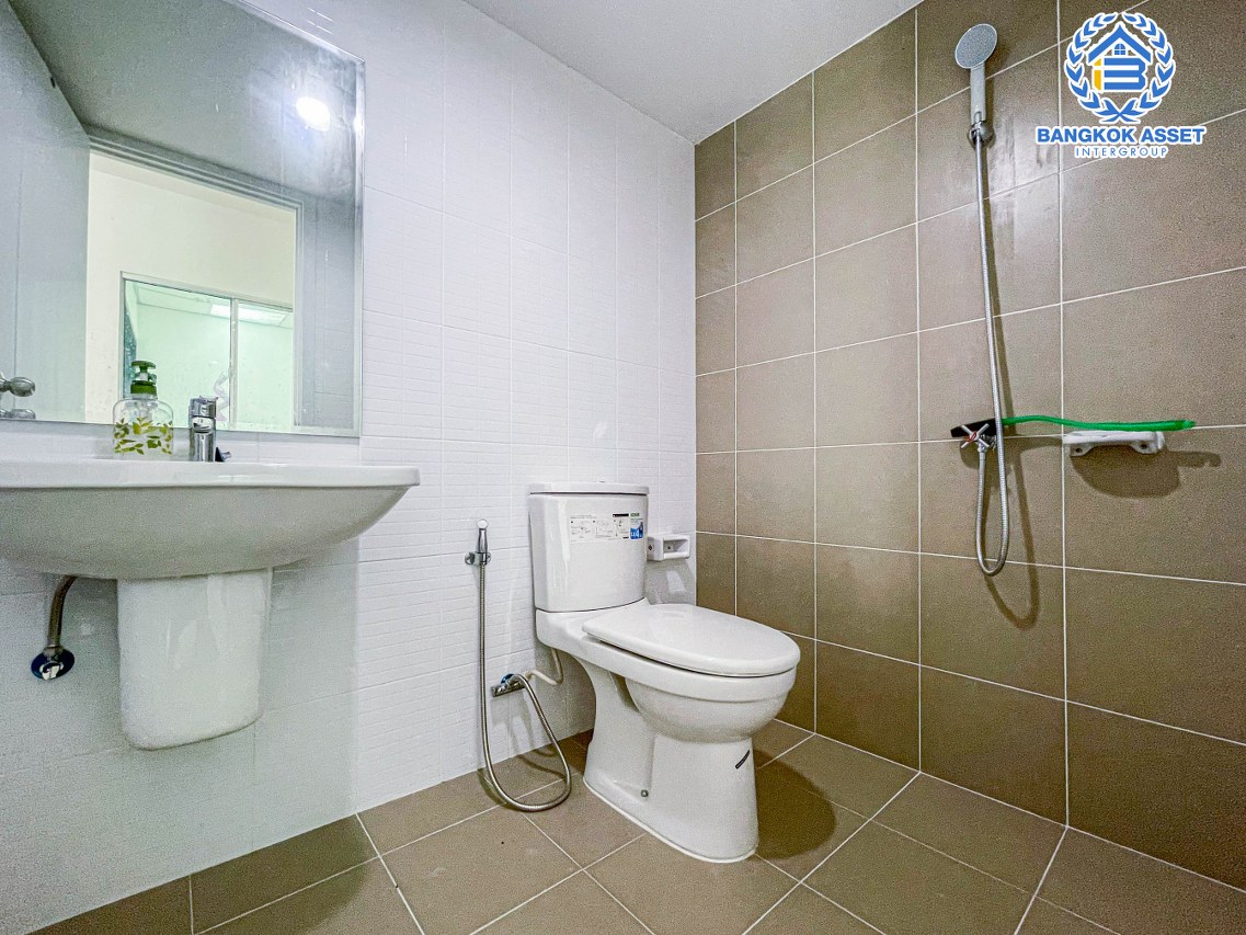 *****ทาวน์เฮ้าส์มือสองปทุมธานี หมู่บ้าน พฤกษา110 แจ้งวัฒนะ-ราชพฤกษ์ หลังมุม เนื้อที่กว้าง 21.50 ตร.ว. ฟังก์ชัน 3 ห้องนอน 2 ห้องน้ำ 1 ที่จอดรถ พื้นที่ใช้สอยกว้างขวาง มาพร้อมกับราคาเบา ๆ คุ้มที่สุดในโครงการ! ตั้งบนทำเลดี เชื่อมต่อถนนชัยพฤกษ์, ถนนแจ้งวัฒนะ, ถนนติวานนท์ ใกล้จุดขึ้นทางด่วน "ศรีสมาน"