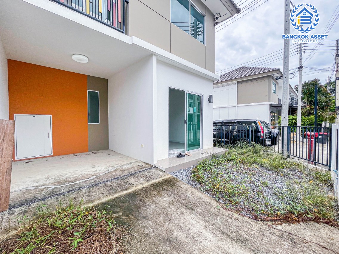 *****ทาวน์เฮ้าส์มือสองปทุมธานี หมู่บ้าน พฤกษา110 แจ้งวัฒนะ-ราชพฤกษ์ หลังมุม เนื้อที่กว้าง 21.50 ตร.ว. ฟังก์ชัน 3 ห้องนอน 2 ห้องน้ำ 1 ที่จอดรถ พื้นที่ใช้สอยกว้างขวาง มาพร้อมกับราคาเบา ๆ คุ้มที่สุดในโครงการ! ตั้งบนทำเลดี เชื่อมต่อถนนชัยพฤกษ์, ถนนแจ้งวัฒนะ, ถนนติวานนท์ ใกล้จุดขึ้นทางด่วน "ศรีสมาน"