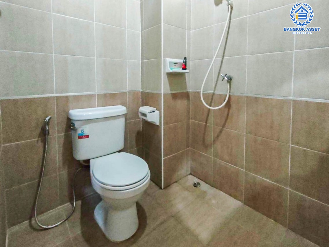 ทาวน์เฮ้าส์มือสอง นนทบุรี ม.บัวทองธานีพาร์ควิลล์12 บางกรวย-ไทรน้อย ตอบโจทย์ทุกการอยู่อาศัย บนเนื้อที่ 21 ตร.ว. ฟังก์ชัน 3 ห้องนอน 2 ห้องน้ำ 1 ที่จอดรถ พื้นที่กว้างขวาง สภาพดีพร้อมเข้าอยู่ ใกล้เซ็นทรัลเวสต์เกต เชื่อมต่อทุกการเดินทางด้วยรถไฟฟ้าสายสีม่วง "สถานีคลองบางไผ่"