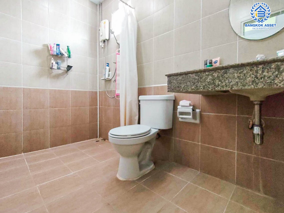 ทาวน์เฮ้าส์มือสอง นนทบุรี ม.บัวทองธานีพาร์ควิลล์12 บางกรวย-ไทรน้อย ตอบโจทย์ทุกการอยู่อาศัย บนเนื้อที่ 21 ตร.ว. ฟังก์ชัน 3 ห้องนอน 2 ห้องน้ำ 1 ที่จอดรถ พื้นที่กว้างขวาง สภาพดีพร้อมเข้าอยู่ ใกล้เซ็นทรัลเวสต์เกต เชื่อมต่อทุกการเดินทางด้วยรถไฟฟ้าสายสีม่วง "สถานีคลองบางไผ่"